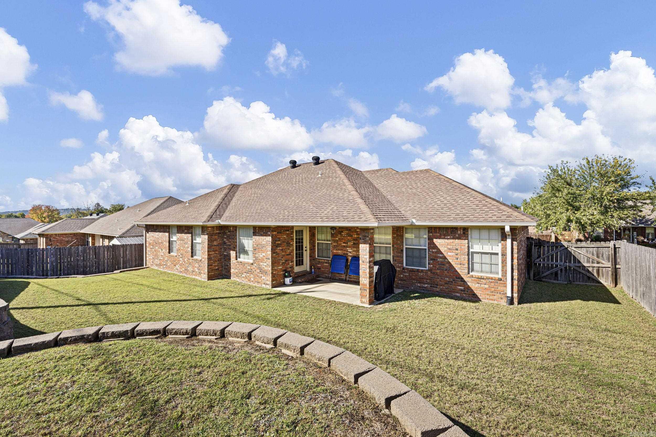 140 Hawthorne Lane