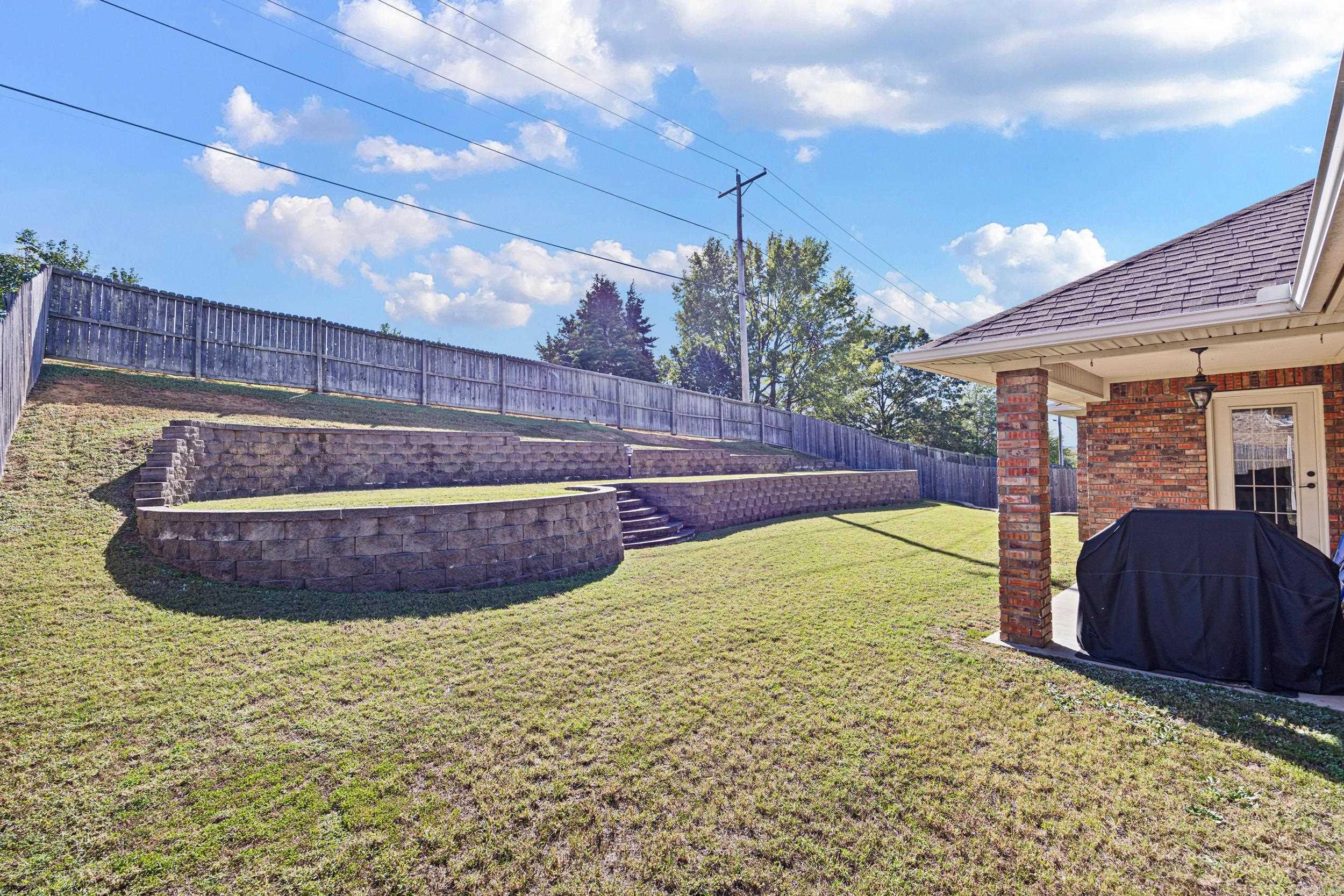140 Hawthorne Lane