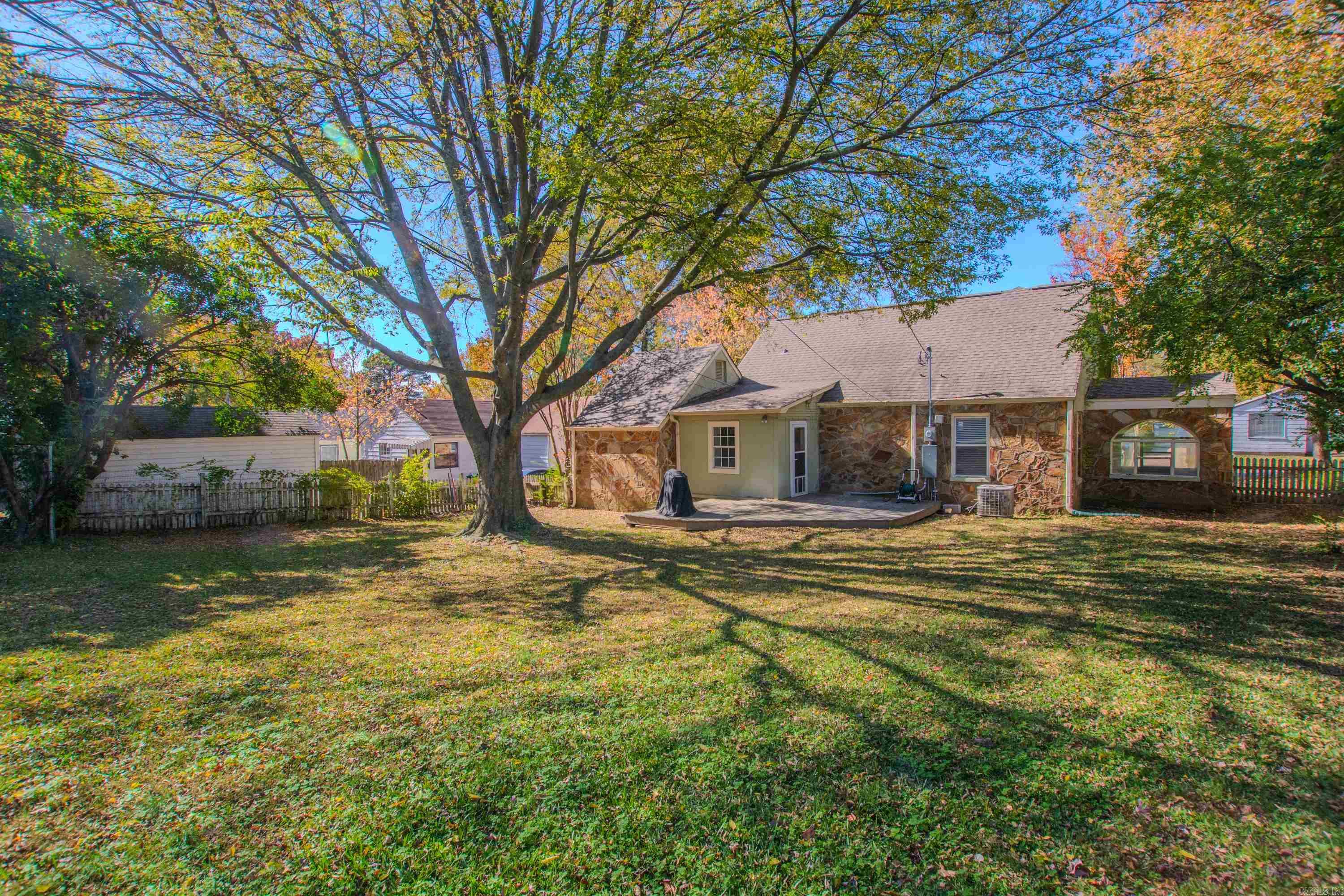 3318 N Poplar Street