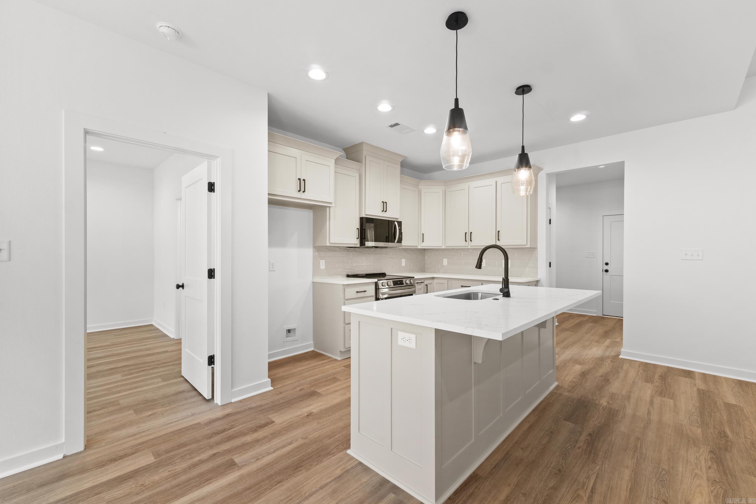 81 Lewis Loop