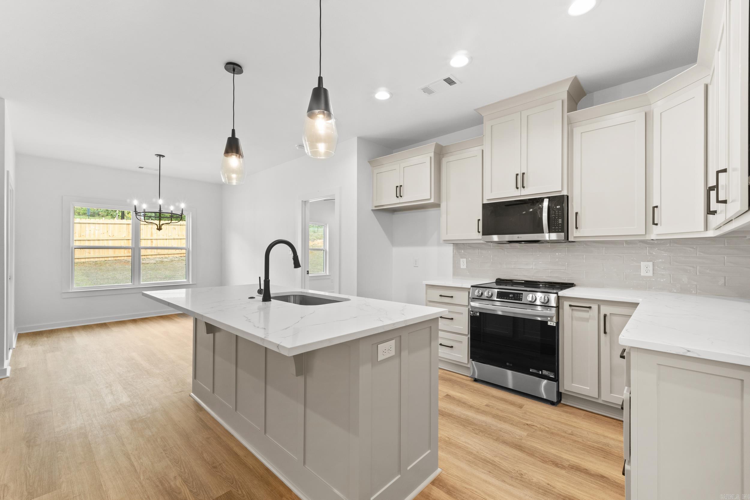 81 Lewis Loop