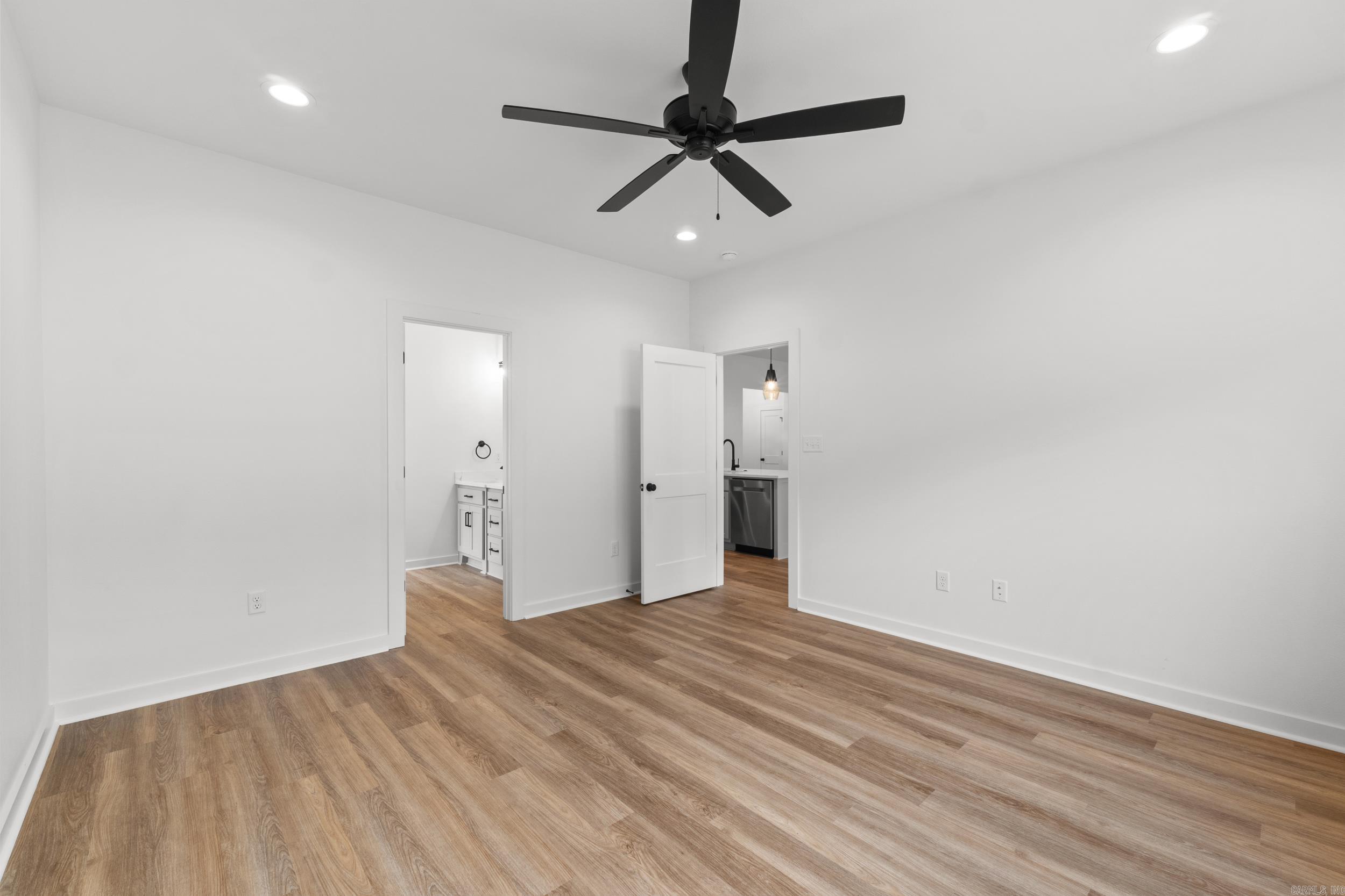81 Lewis Loop