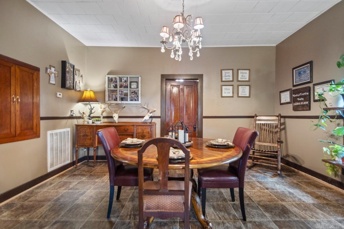 211 Liles Rd