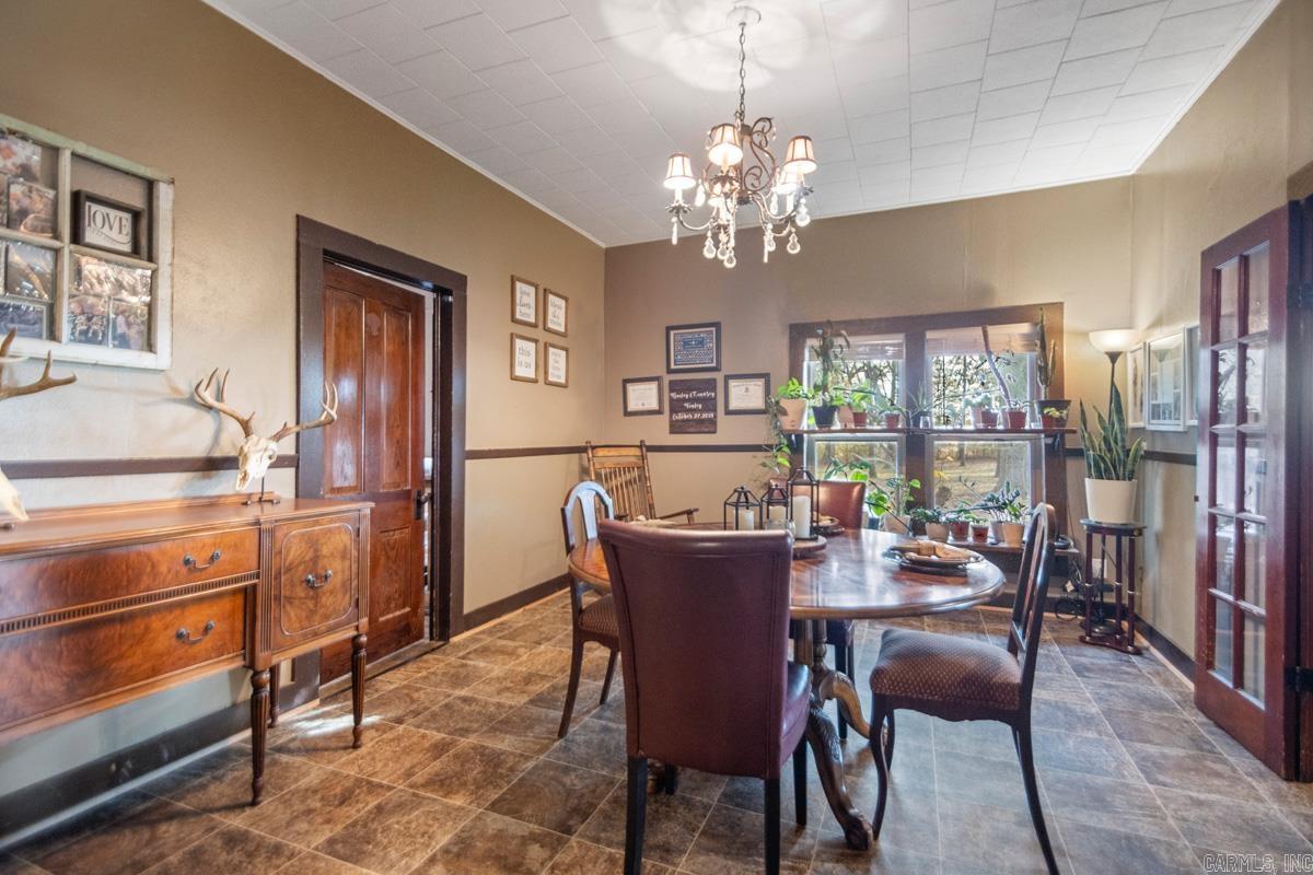 211 Liles Rd