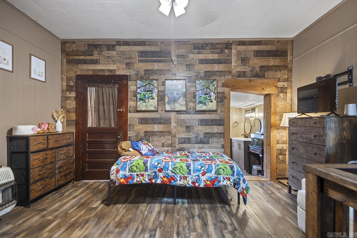 211 Liles Rd