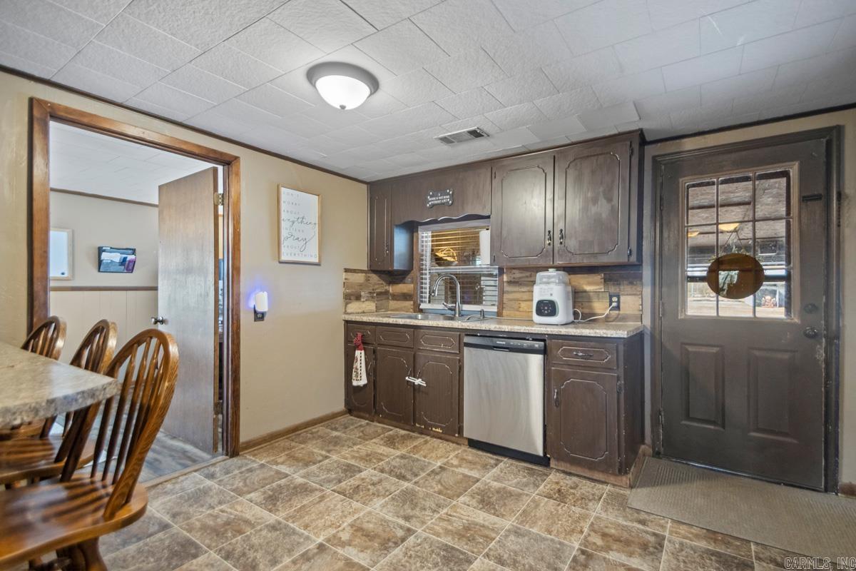 211 Liles Rd