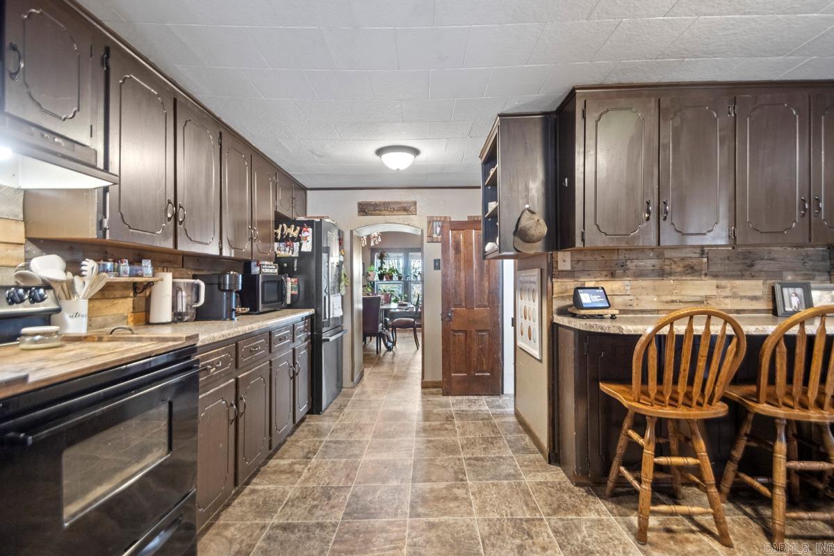 211 Liles Rd