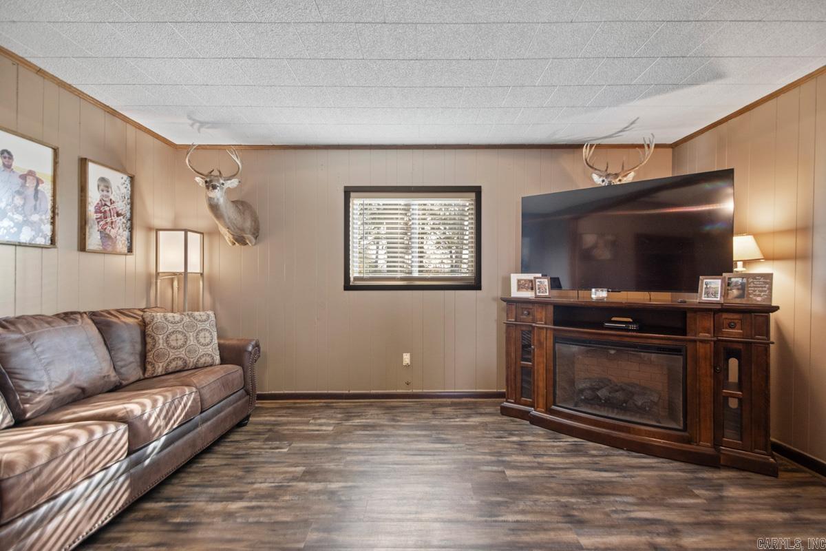 211 Liles Rd