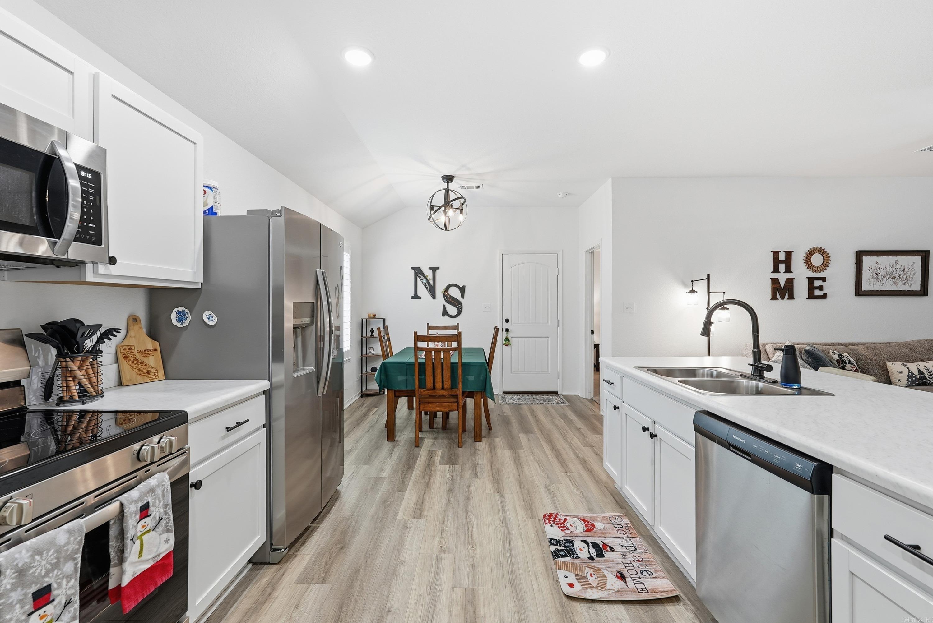 1295 AGOGO Lane