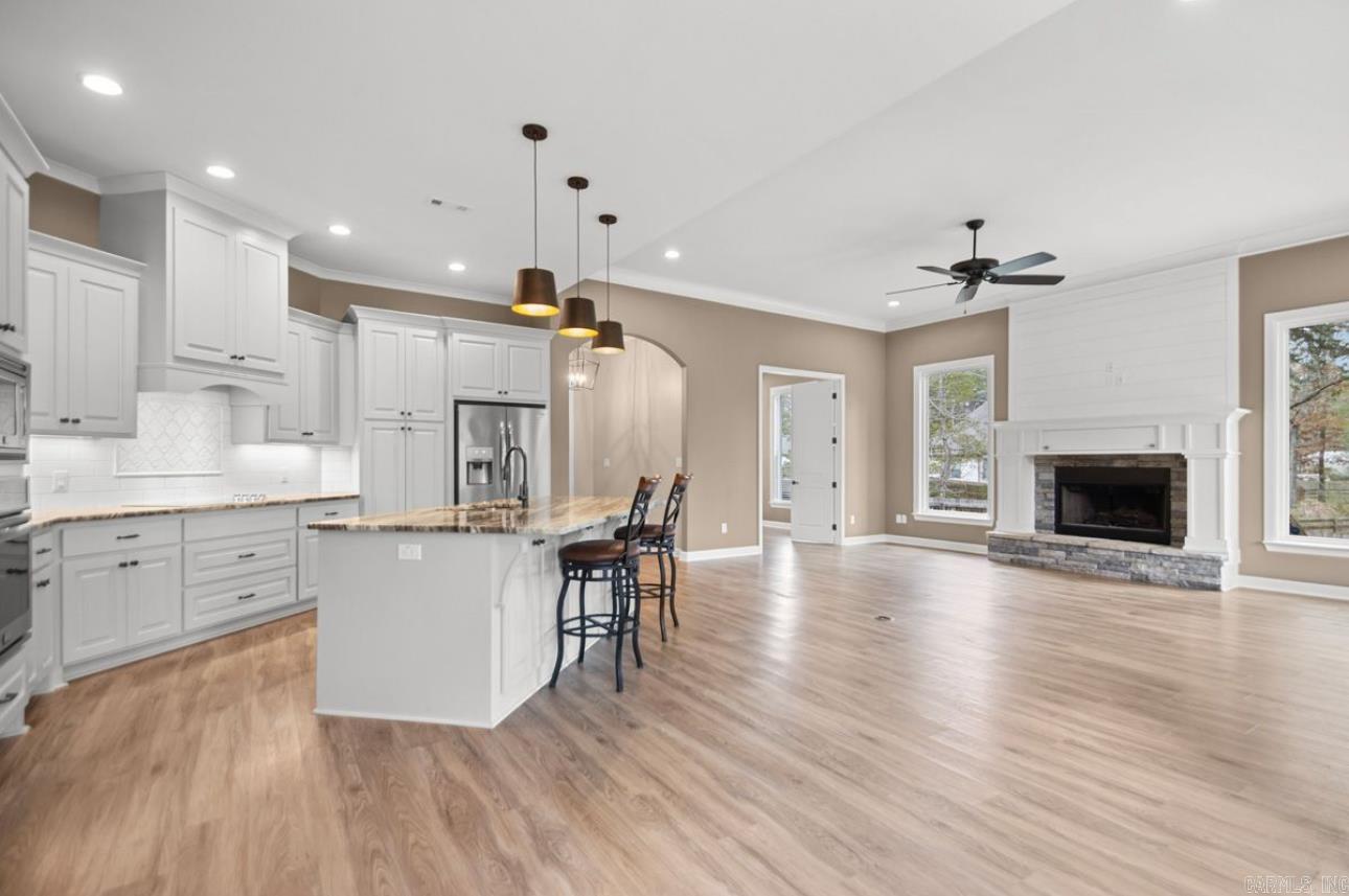 517 Creekside Cove