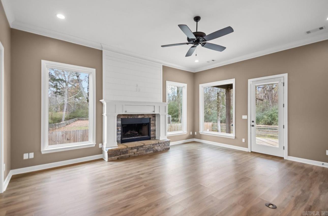 517 Creekside Cove