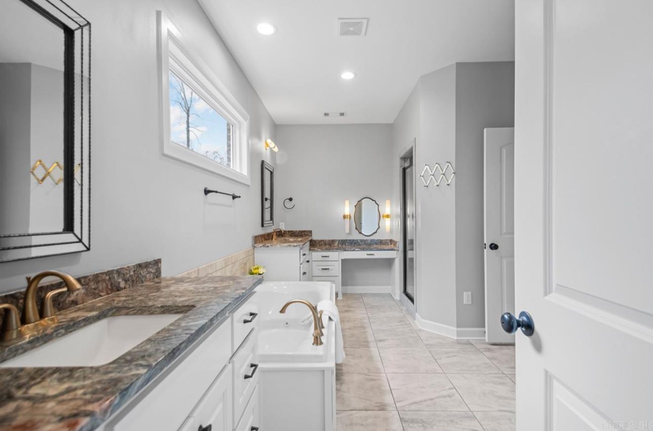 517 Creekside Cove