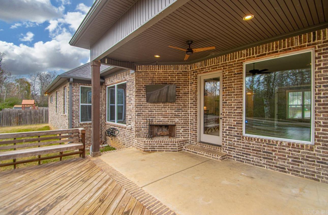 517 Creekside Cove