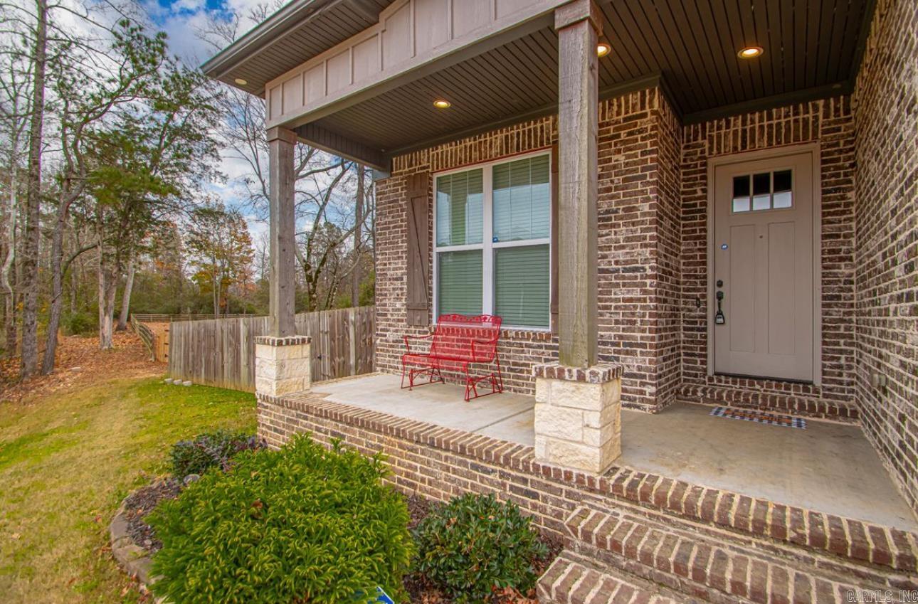 517 Creekside Cove
