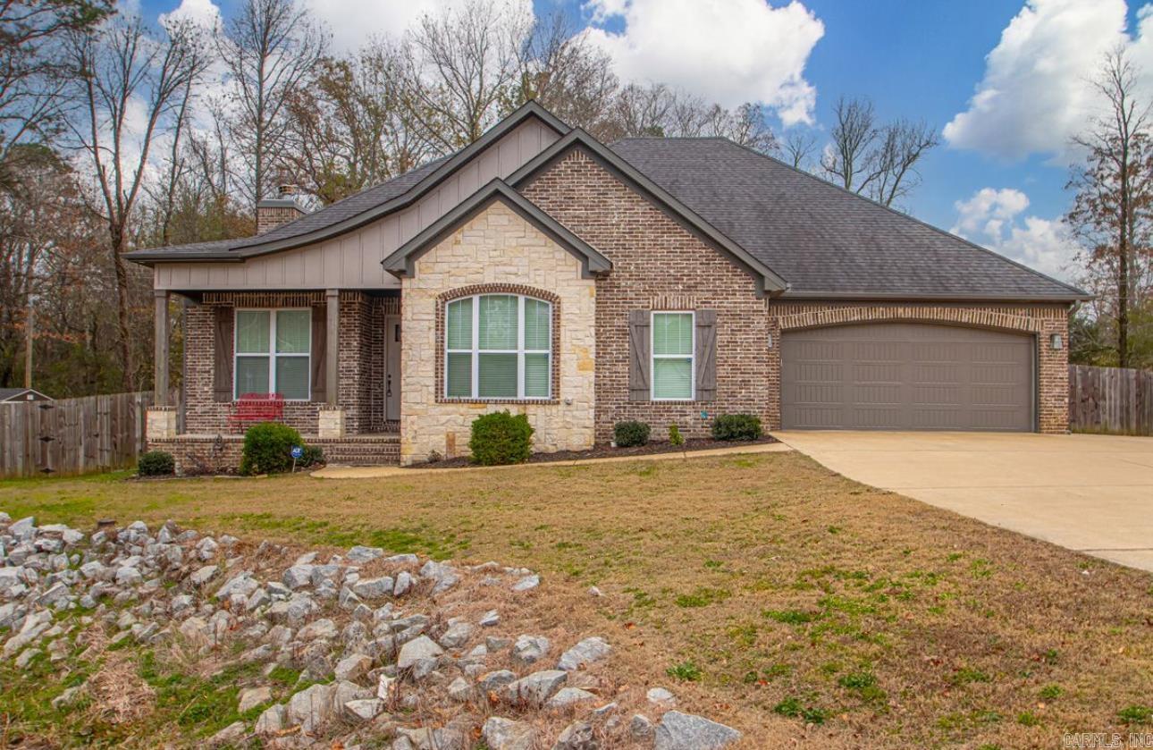 517 Creekside Cove