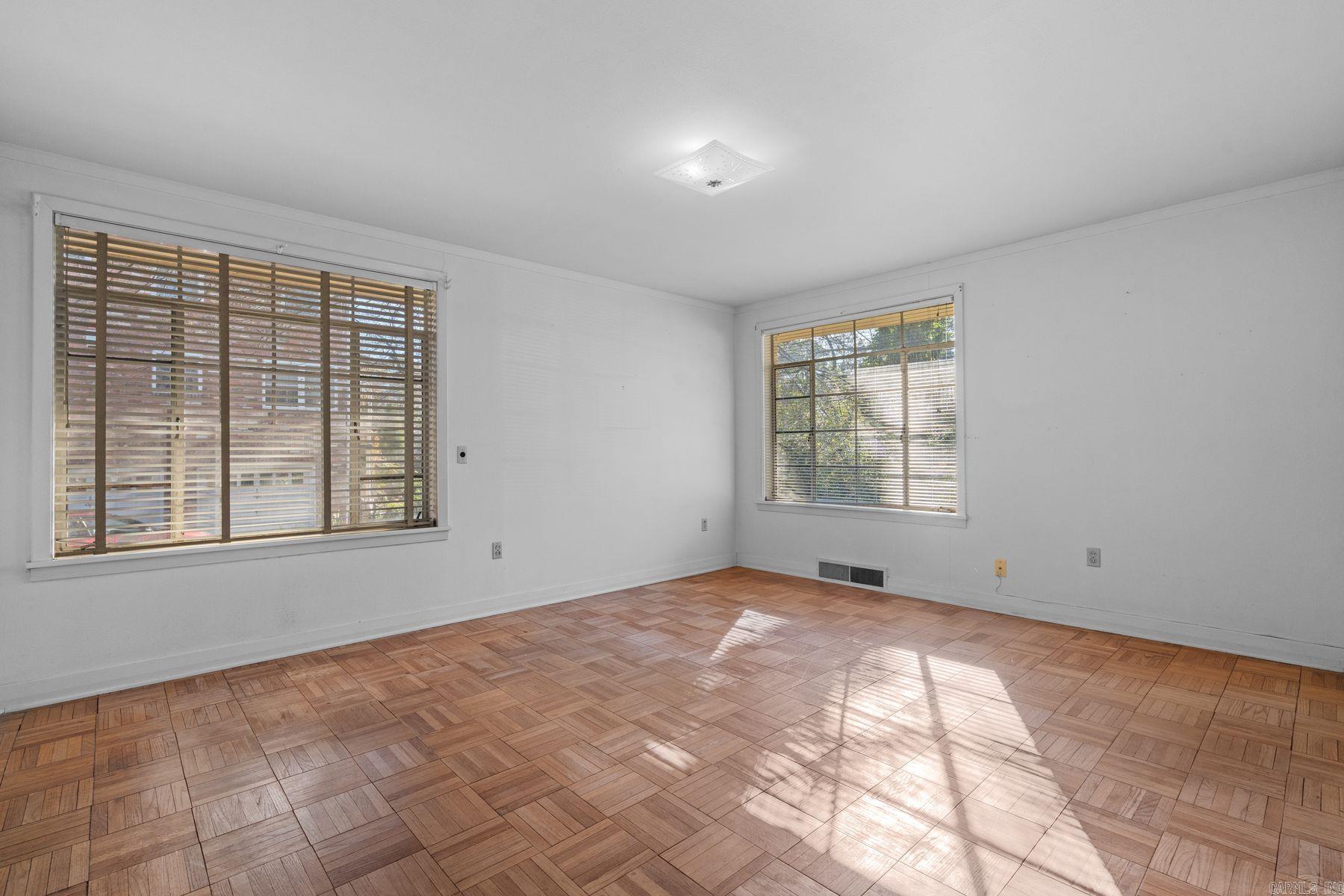 206 Trivista Left Street