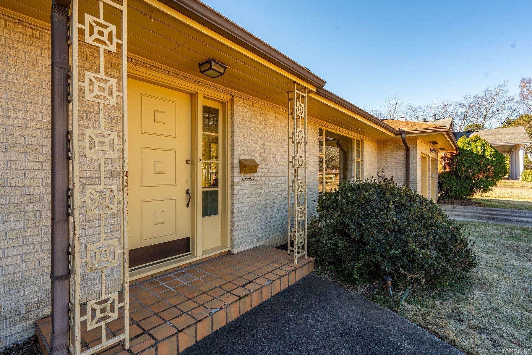 206 Trivista Left Street