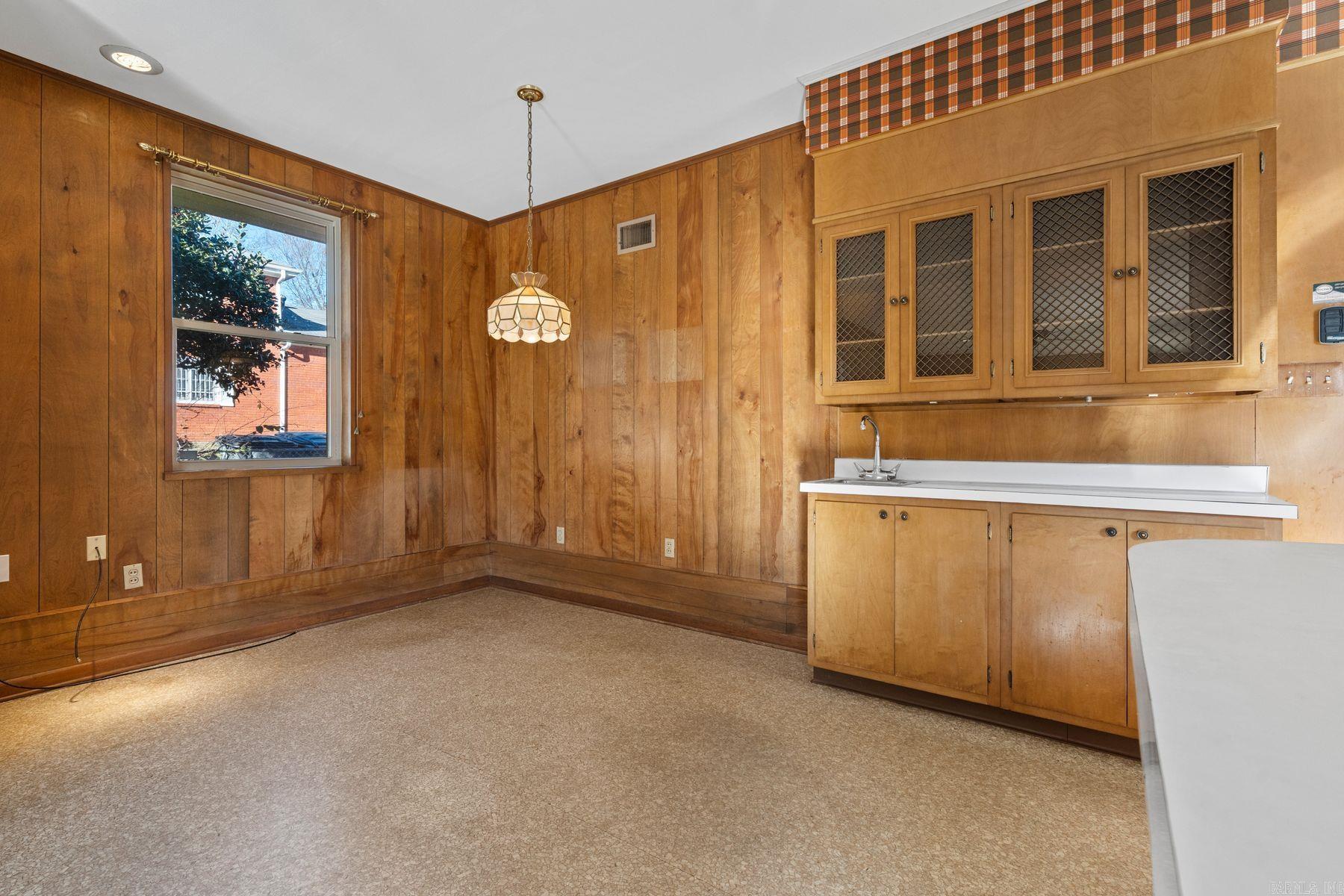 206 Trivista Left Street