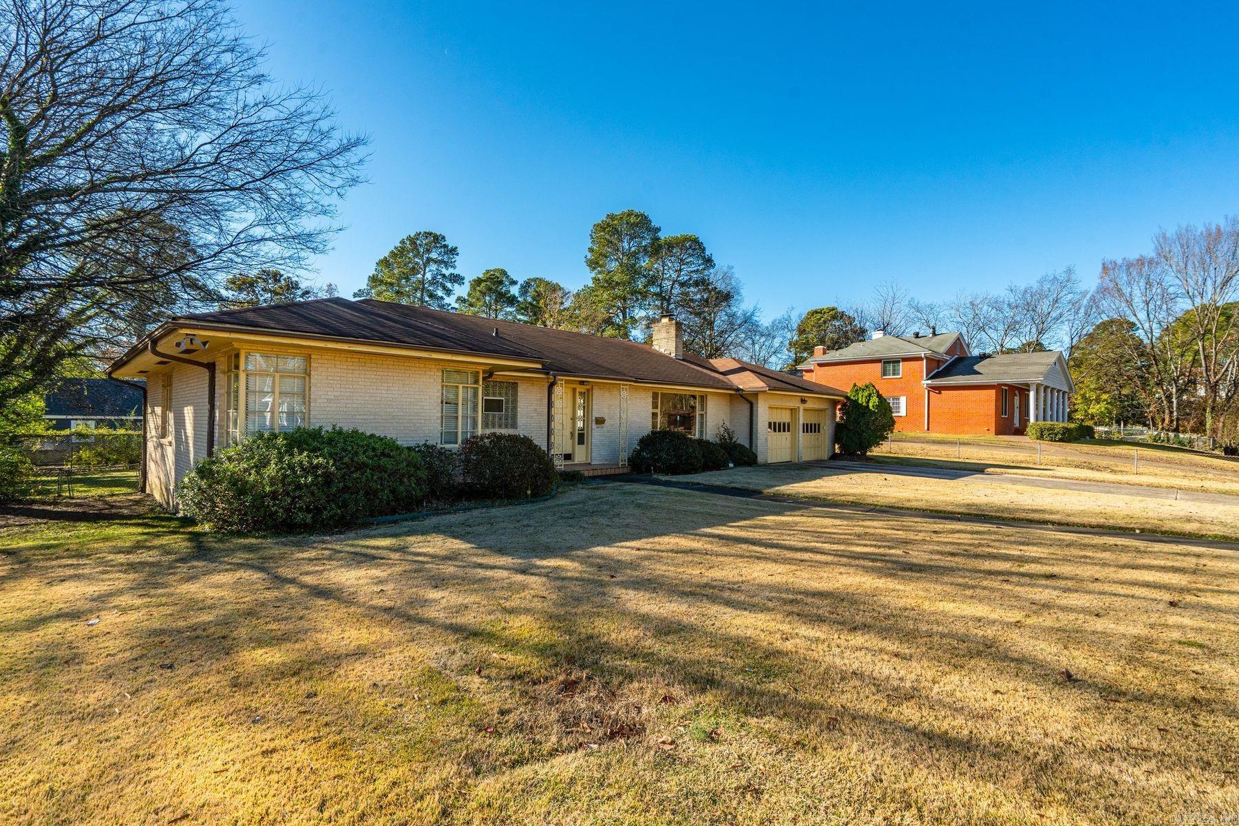 206 Trivista Left Street