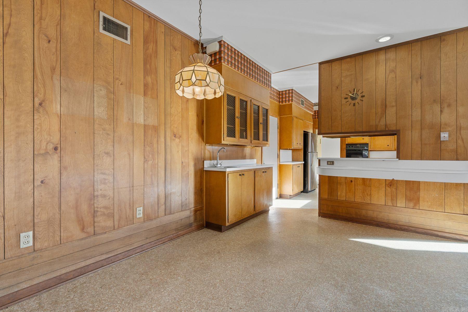 206 Trivista Left Street