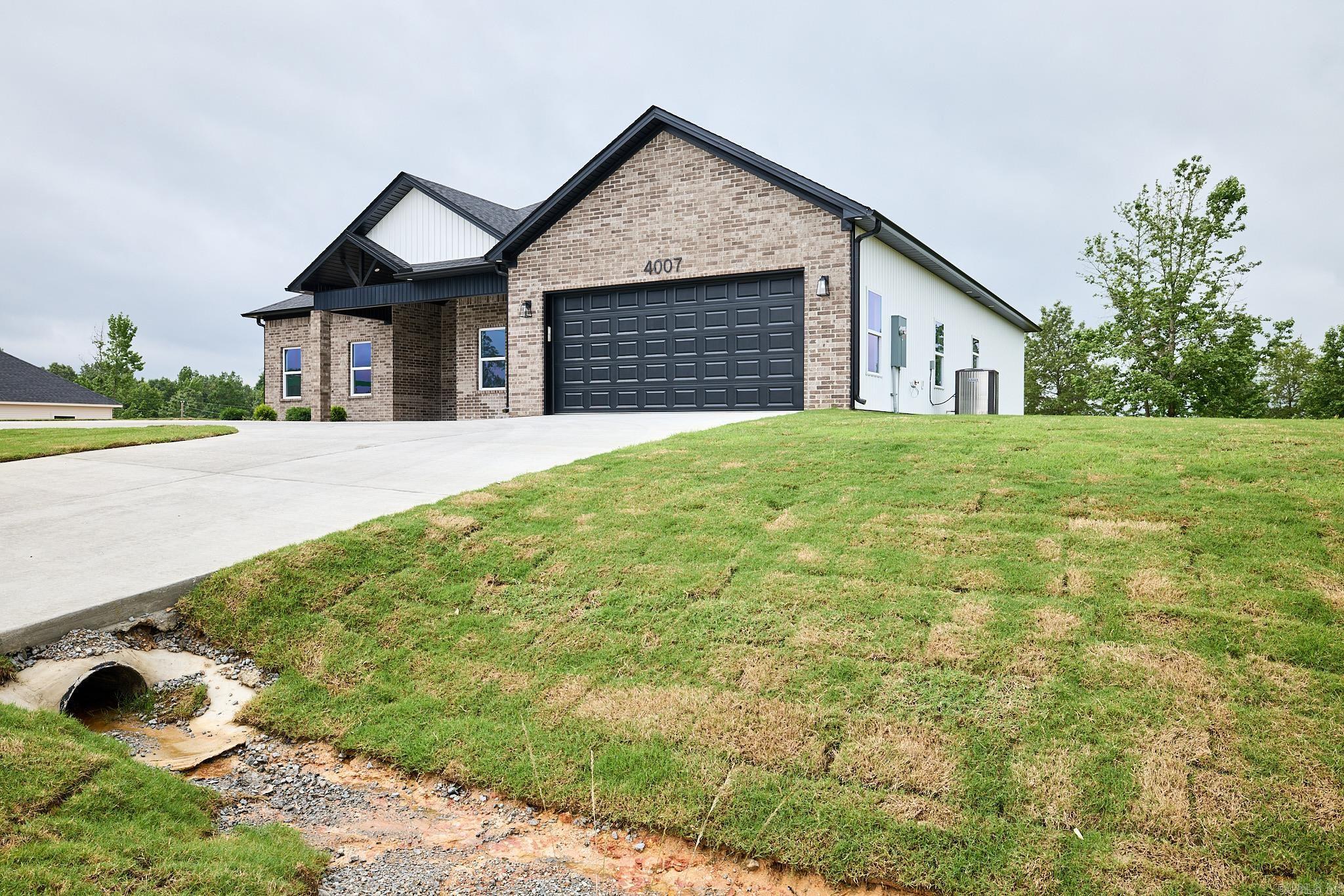 4007 Creek Top