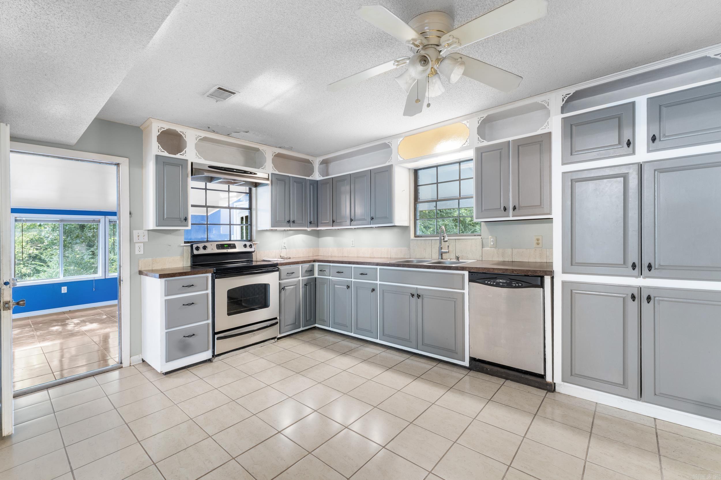 45 E Pleasant Valley Road