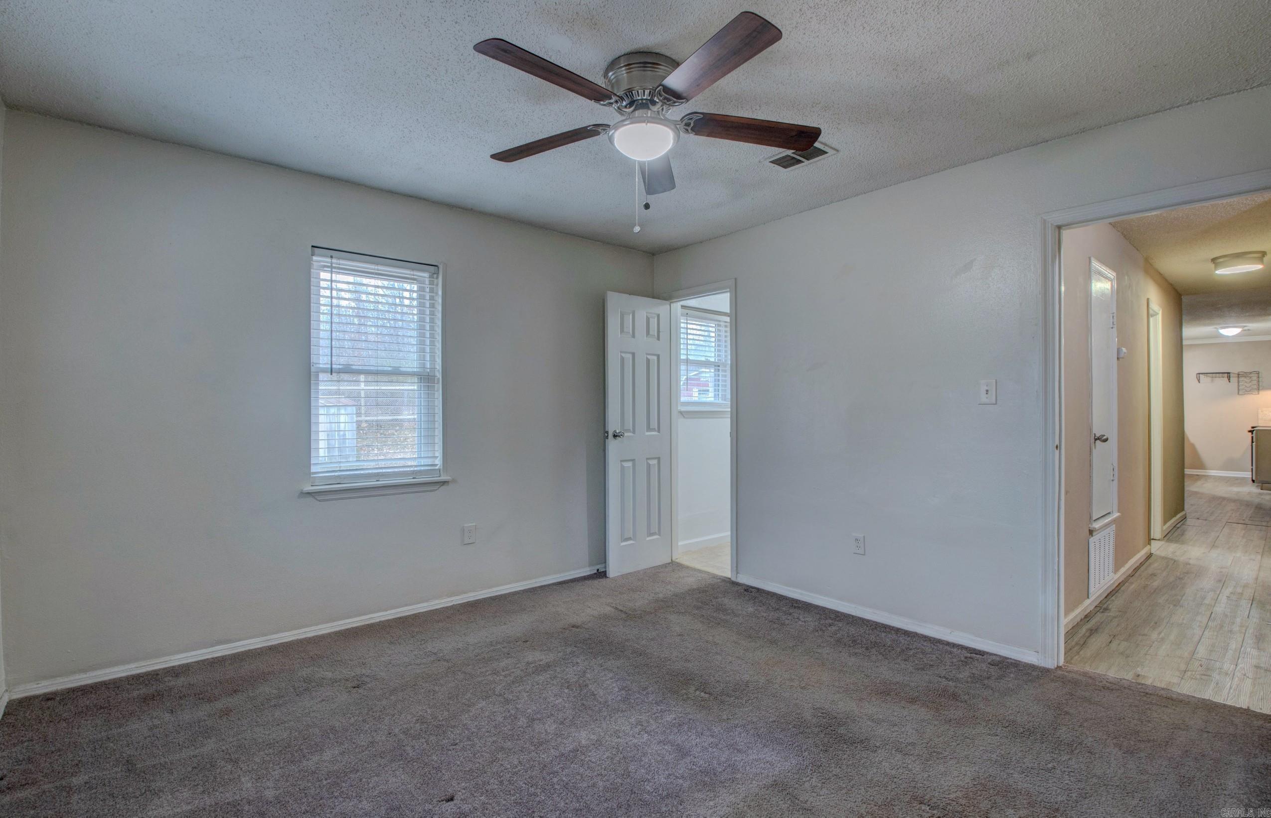 48 Parkridge Dr