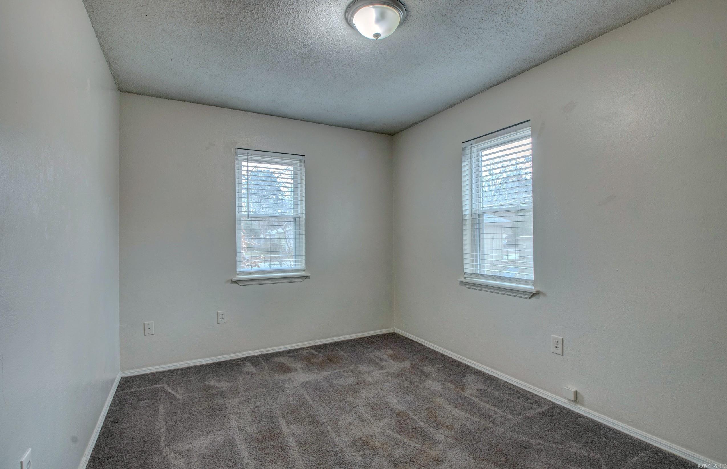 48 Parkridge Dr