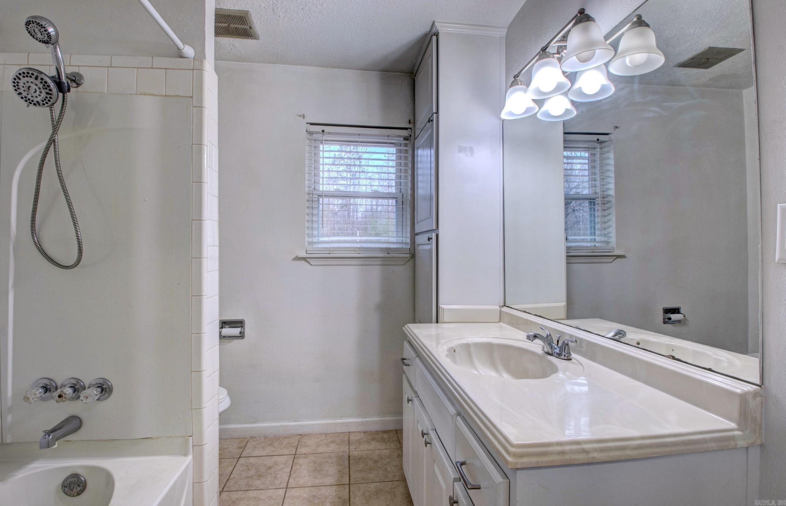 48 Parkridge Dr