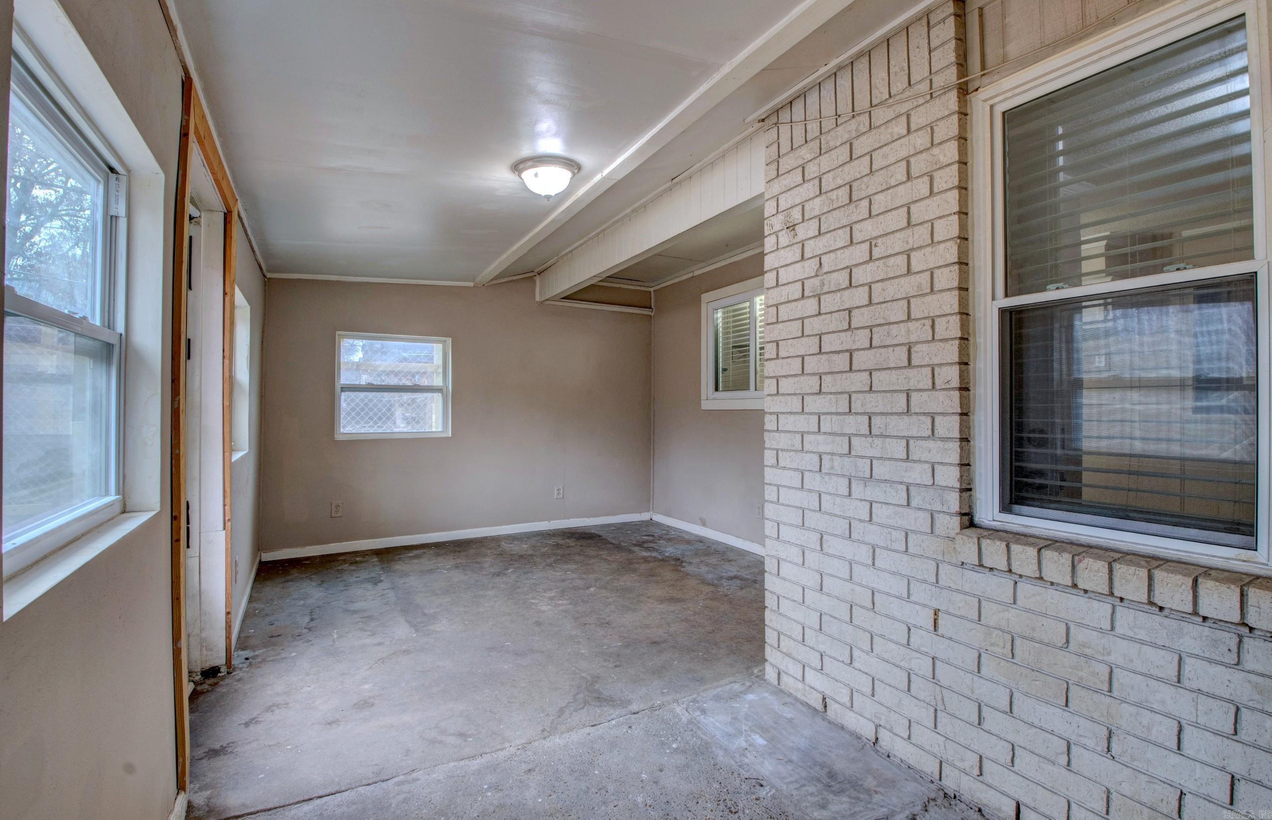 48 Parkridge Dr