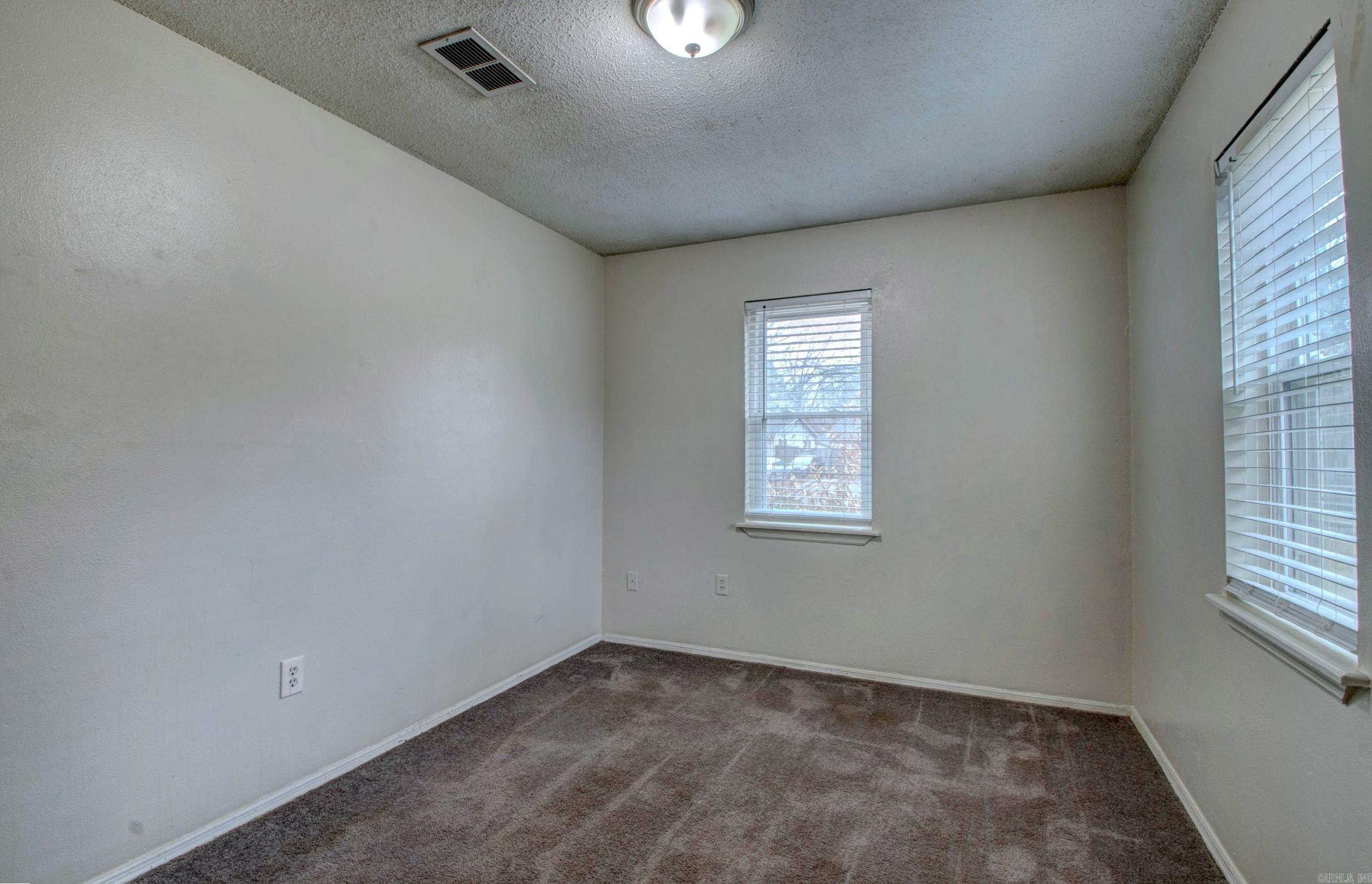 48 Parkridge Dr