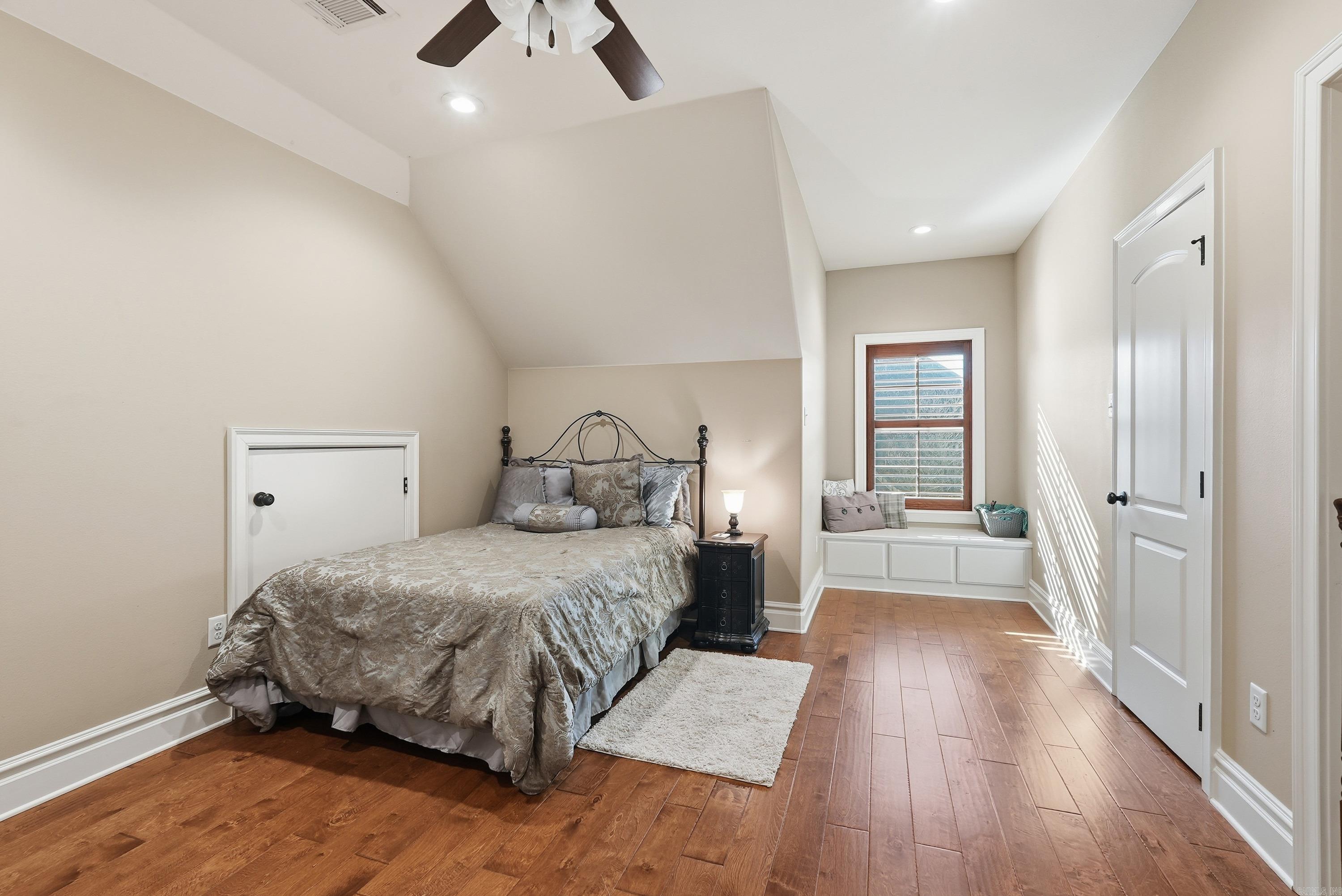 1120 Applewood Drive