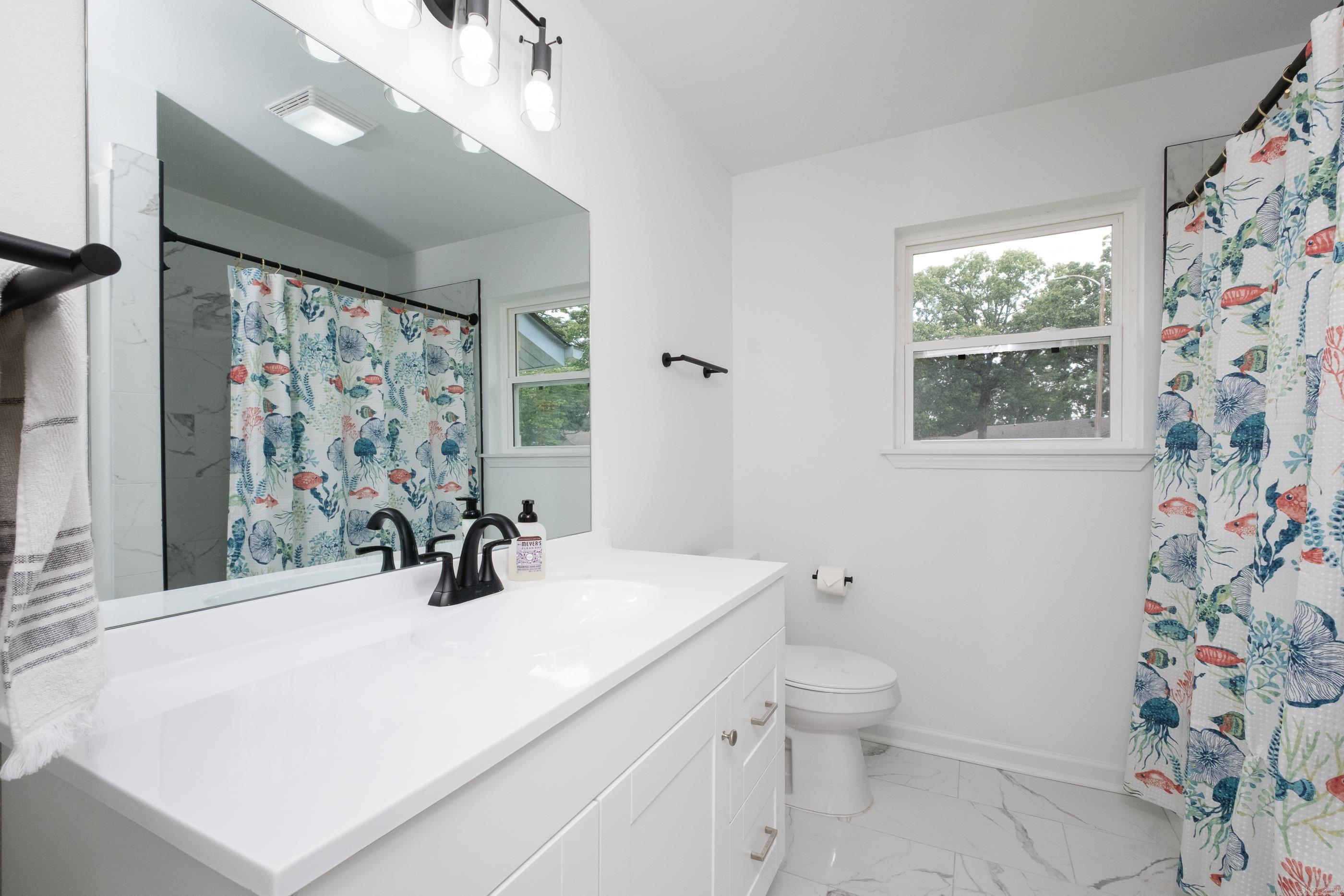 4605 N Cedar