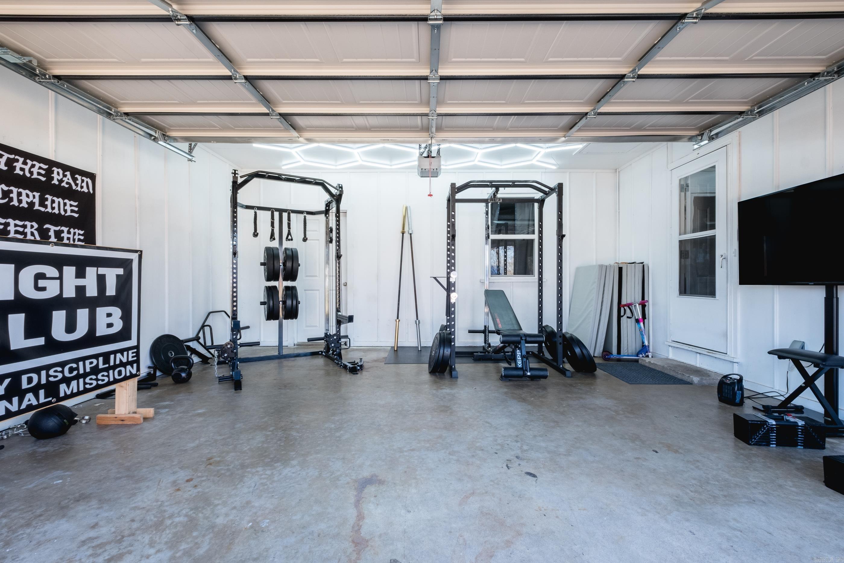 4605 N Cedar