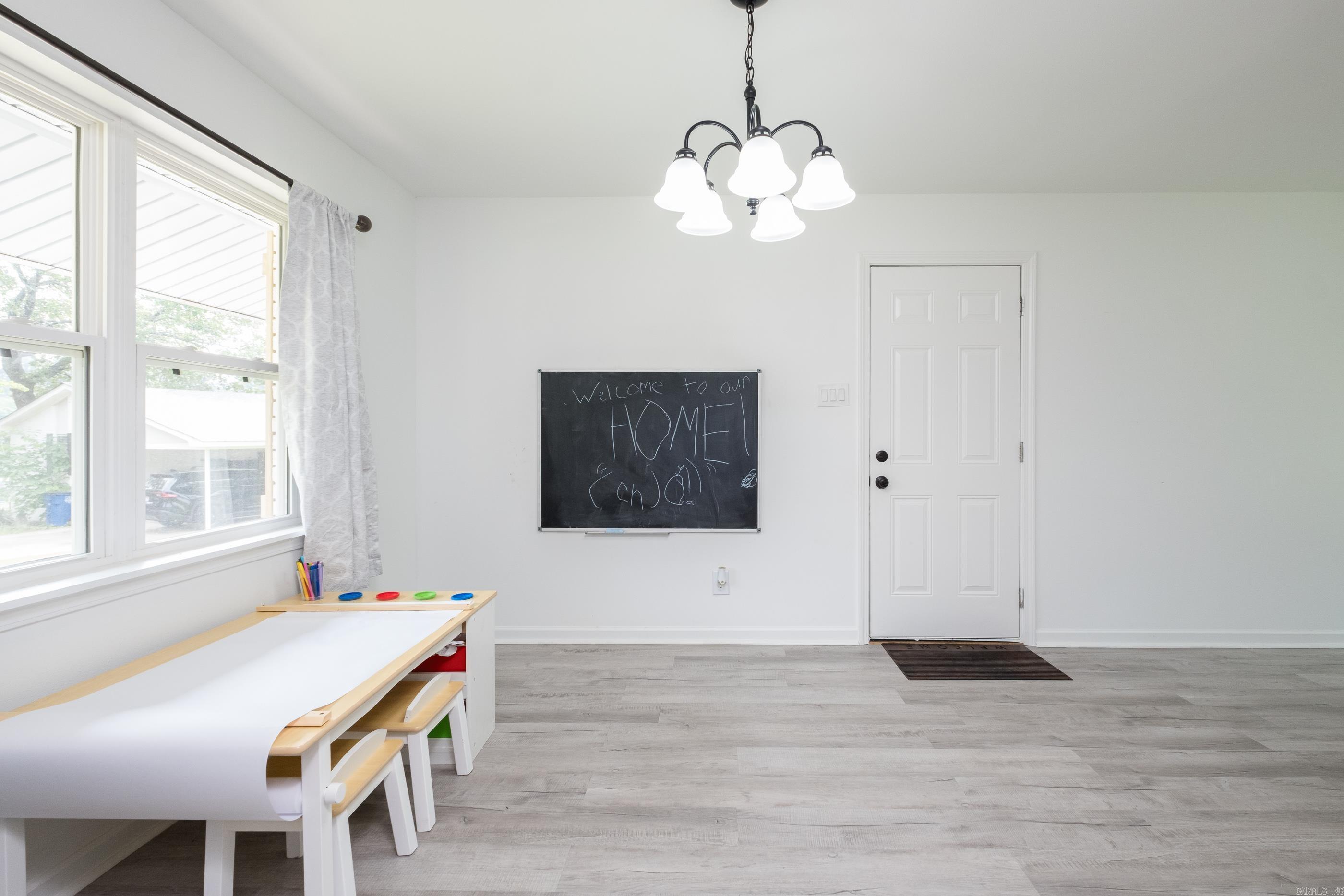 4605 N Cedar