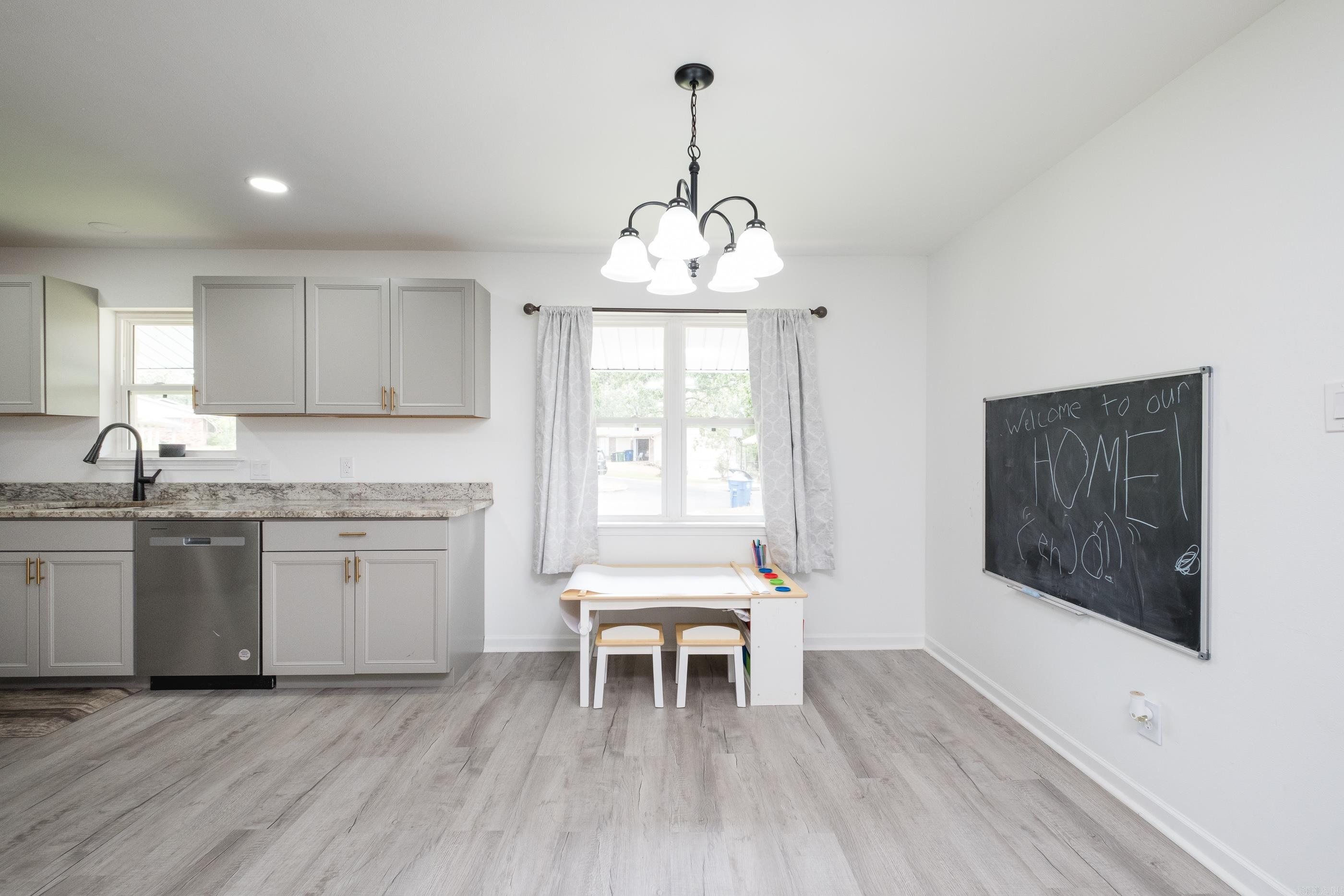 4605 N Cedar