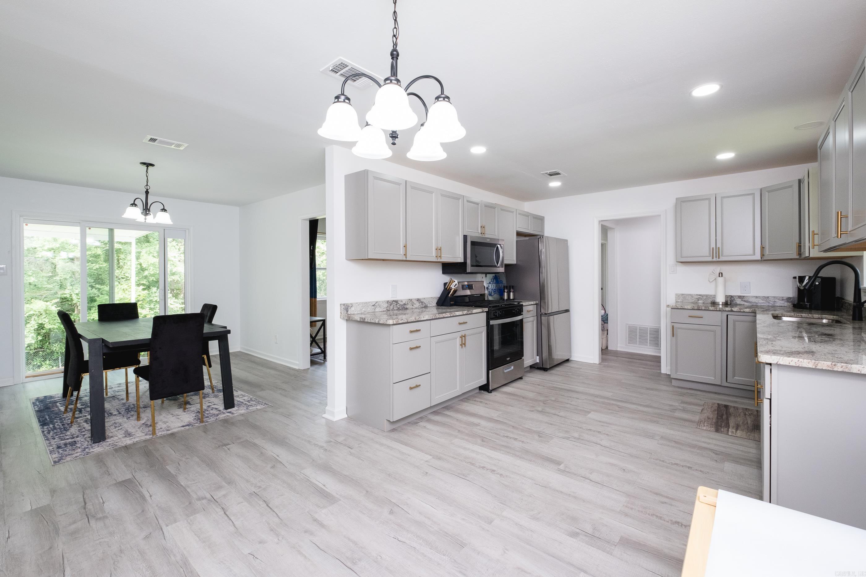 4605 N Cedar