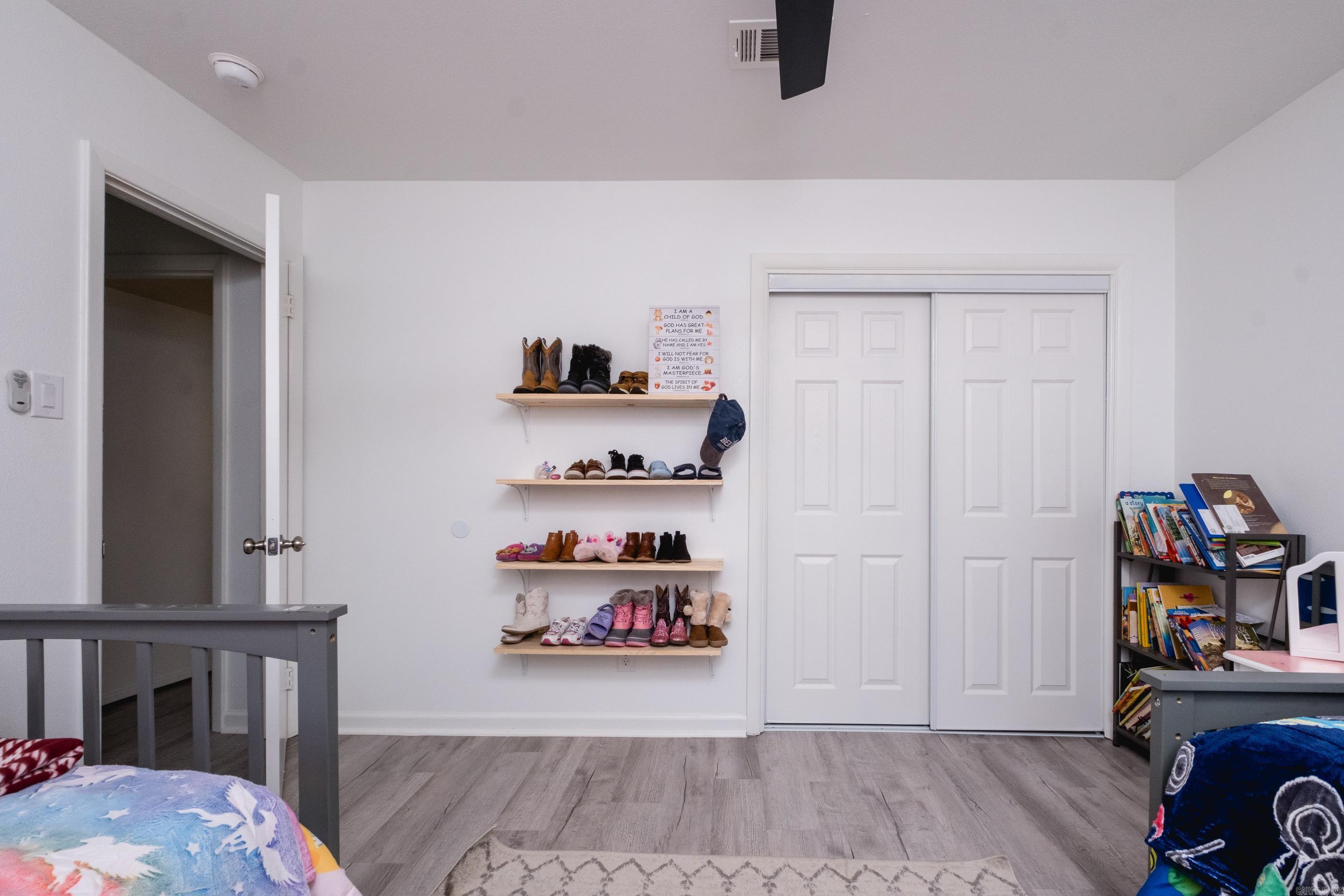 4605 N Cedar