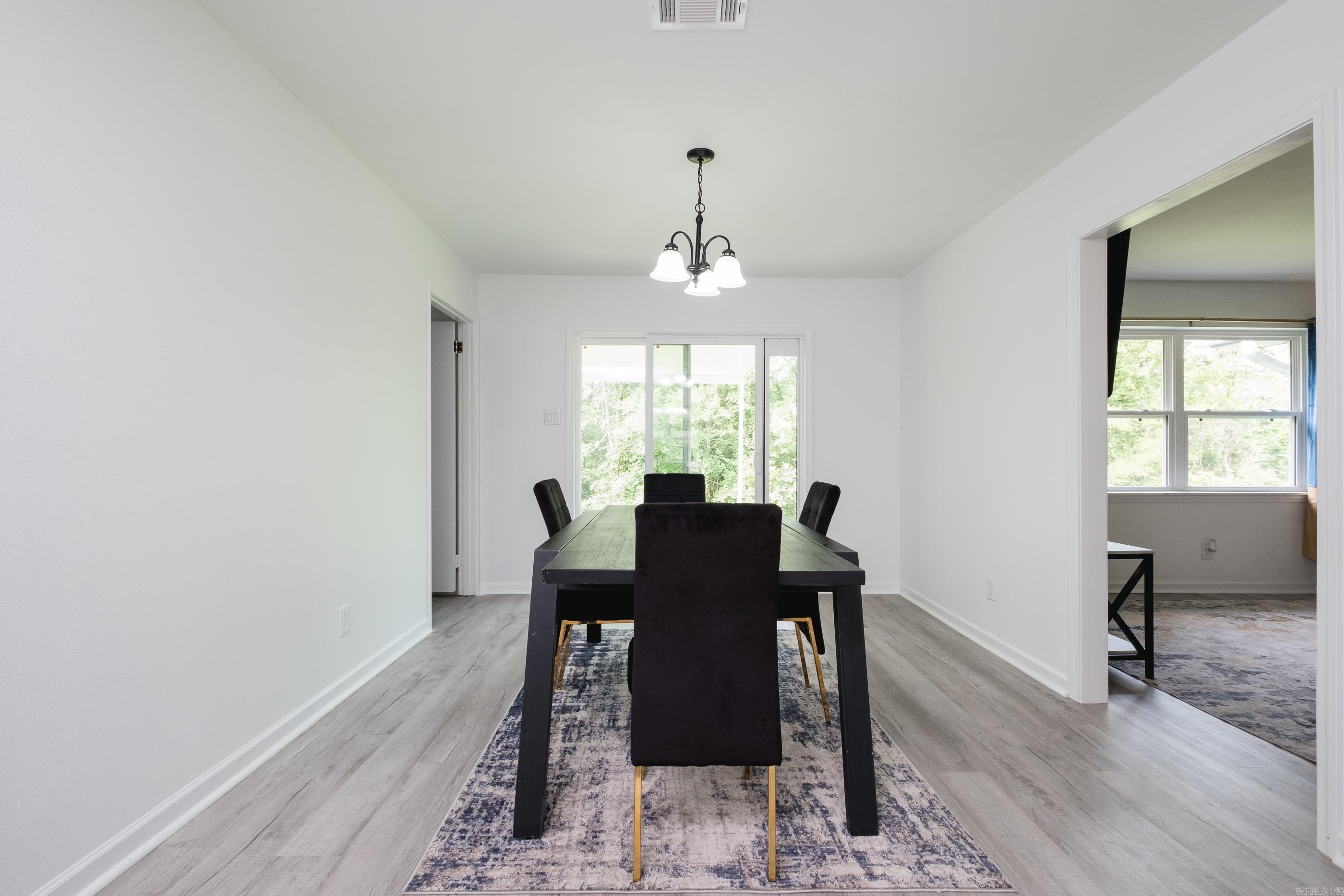 4605 N Cedar