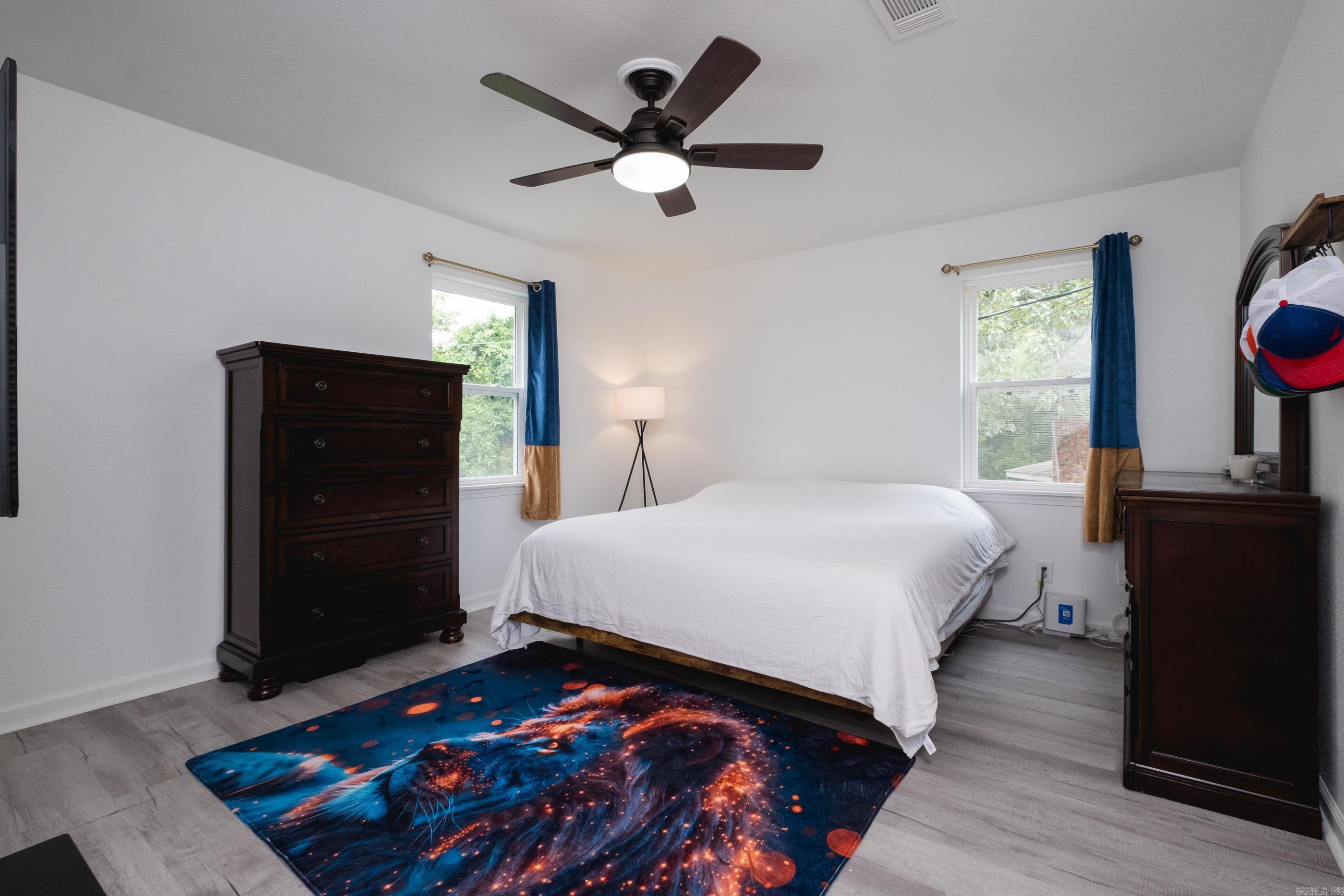 4605 N Cedar