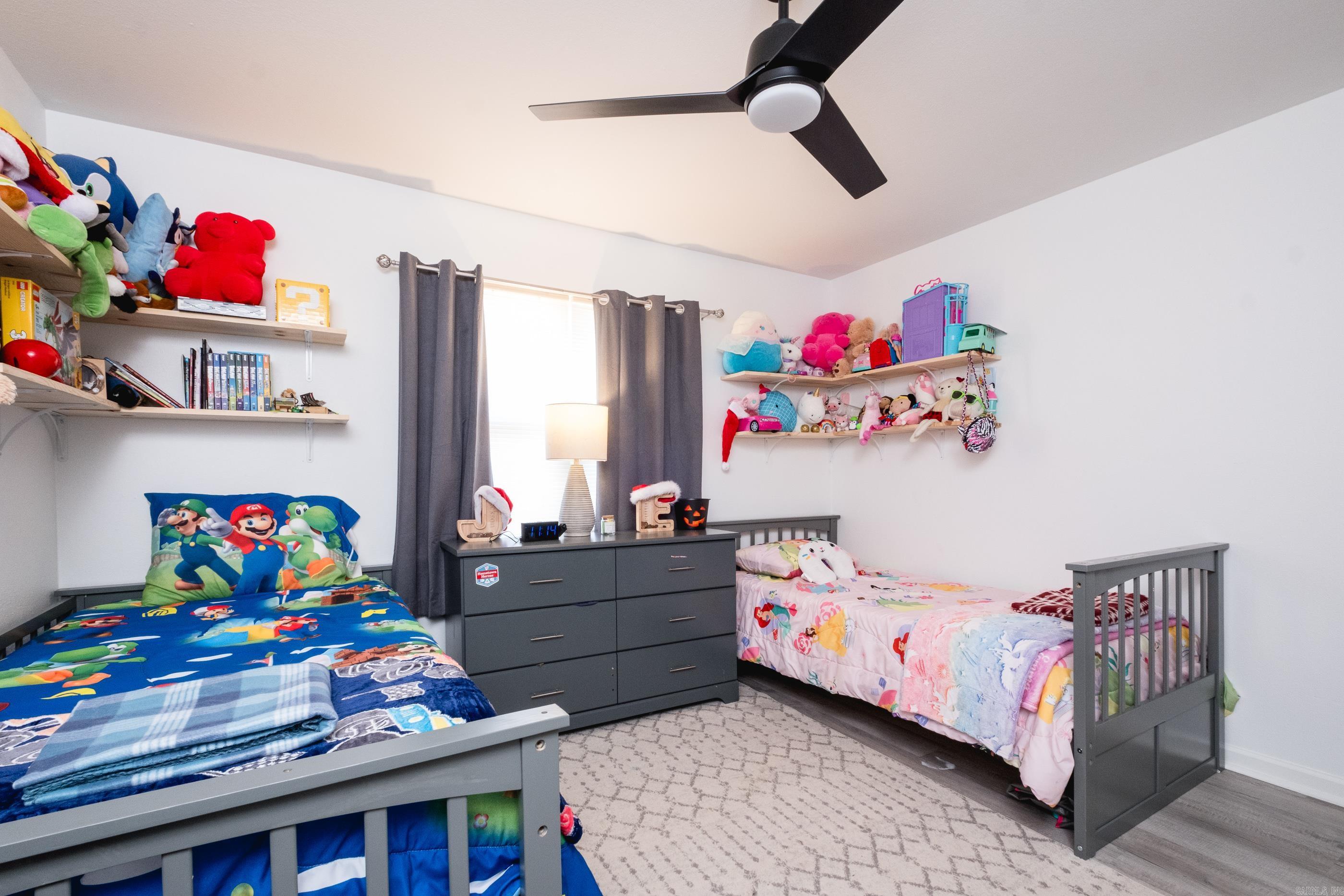 4605 N Cedar