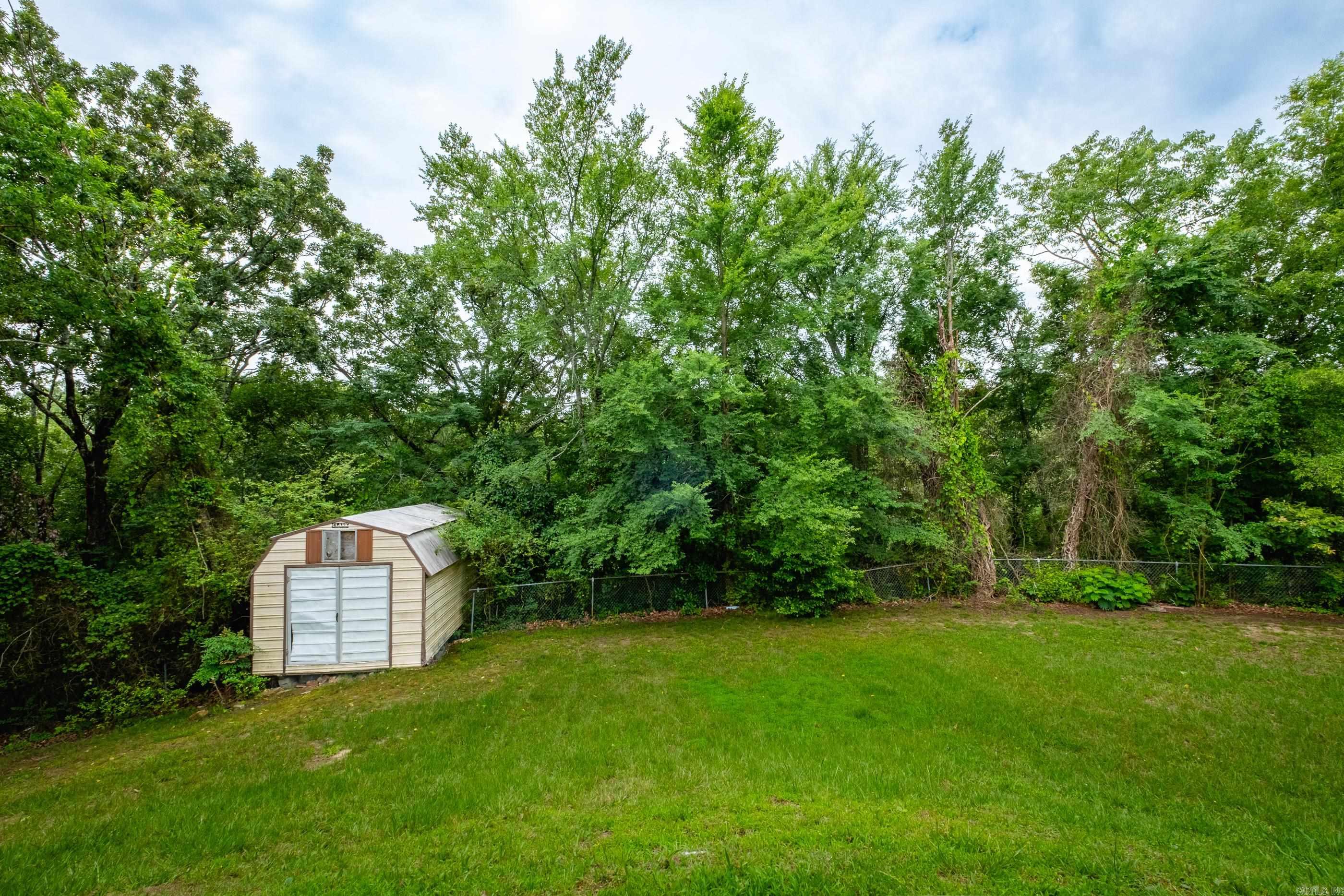 4605 N Cedar