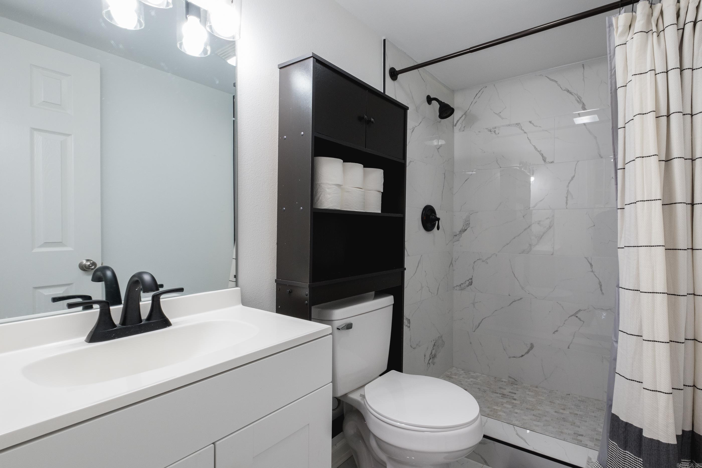 4605 N Cedar