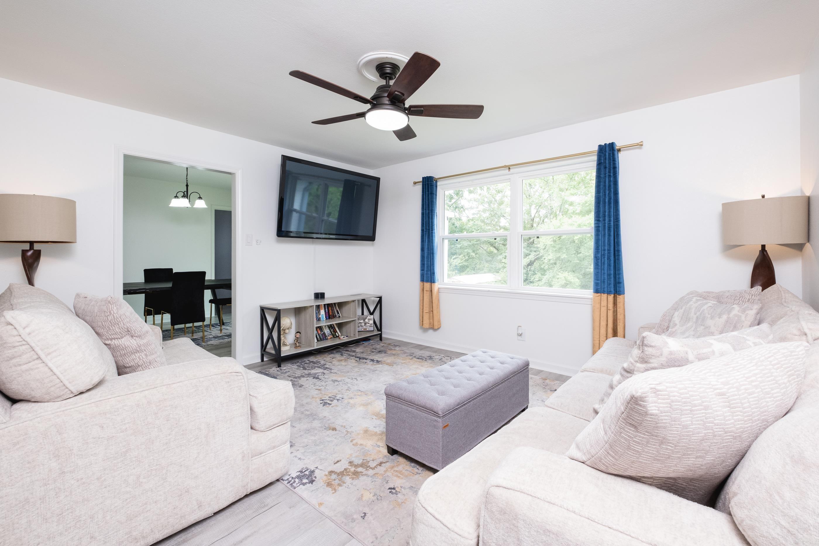 4605 N Cedar