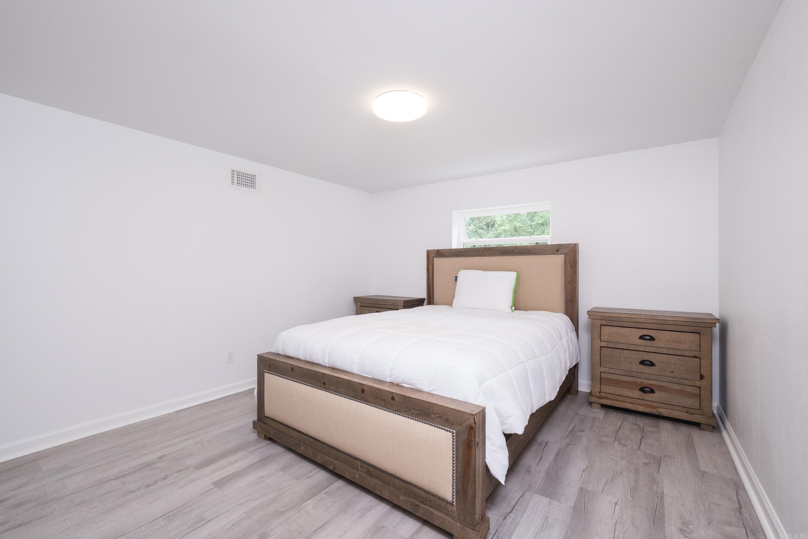 4605 N Cedar