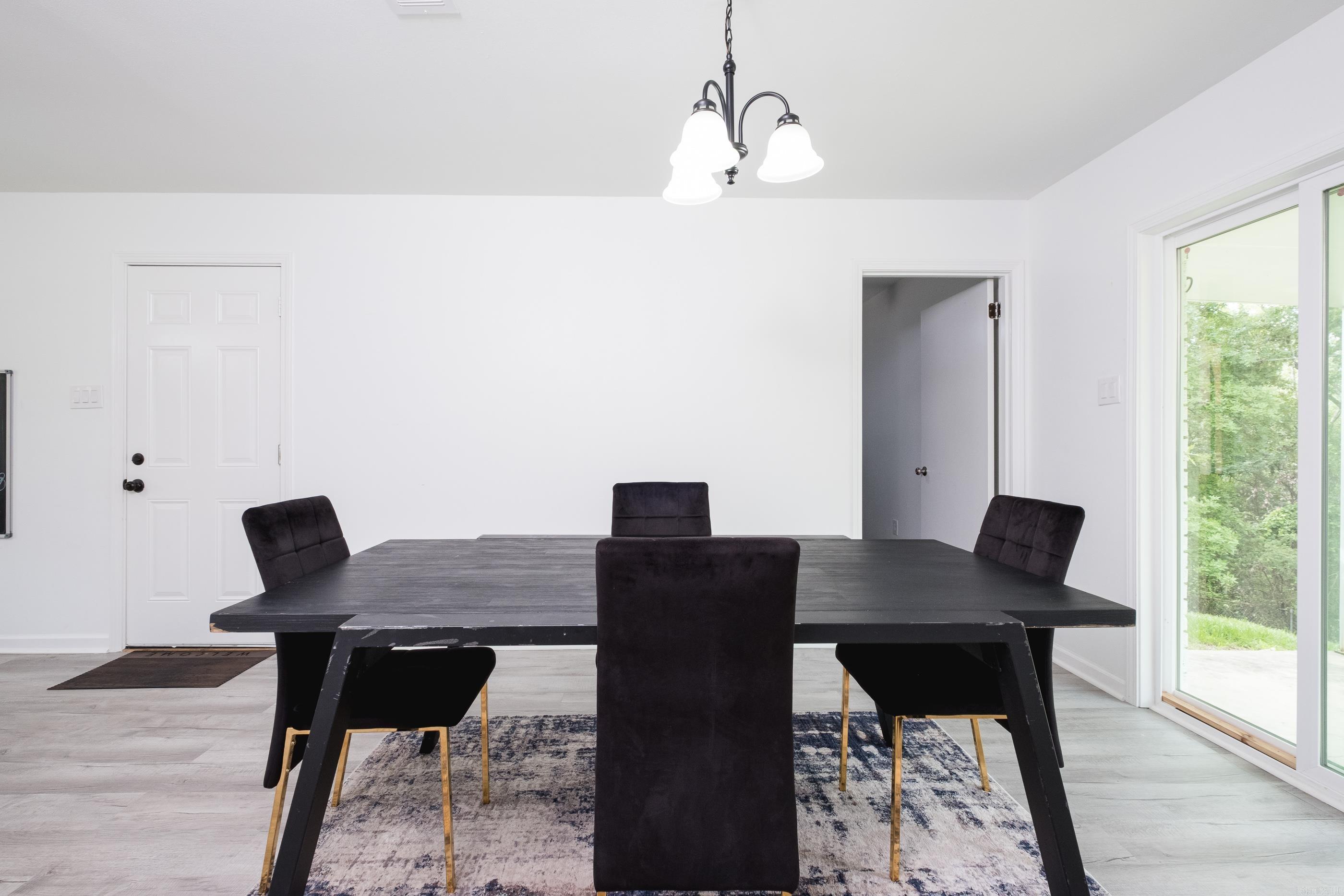 4605 N Cedar