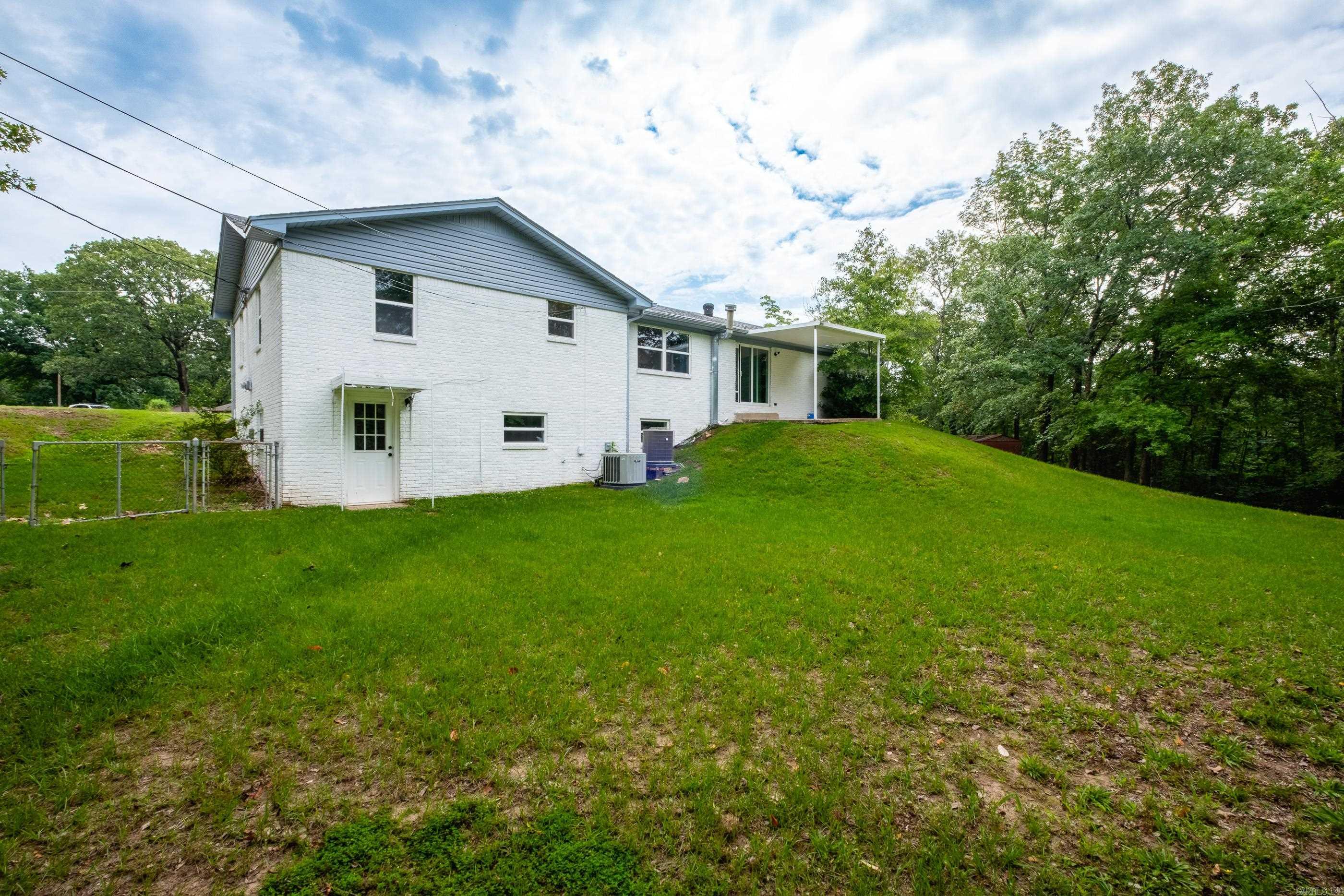 4605 N Cedar