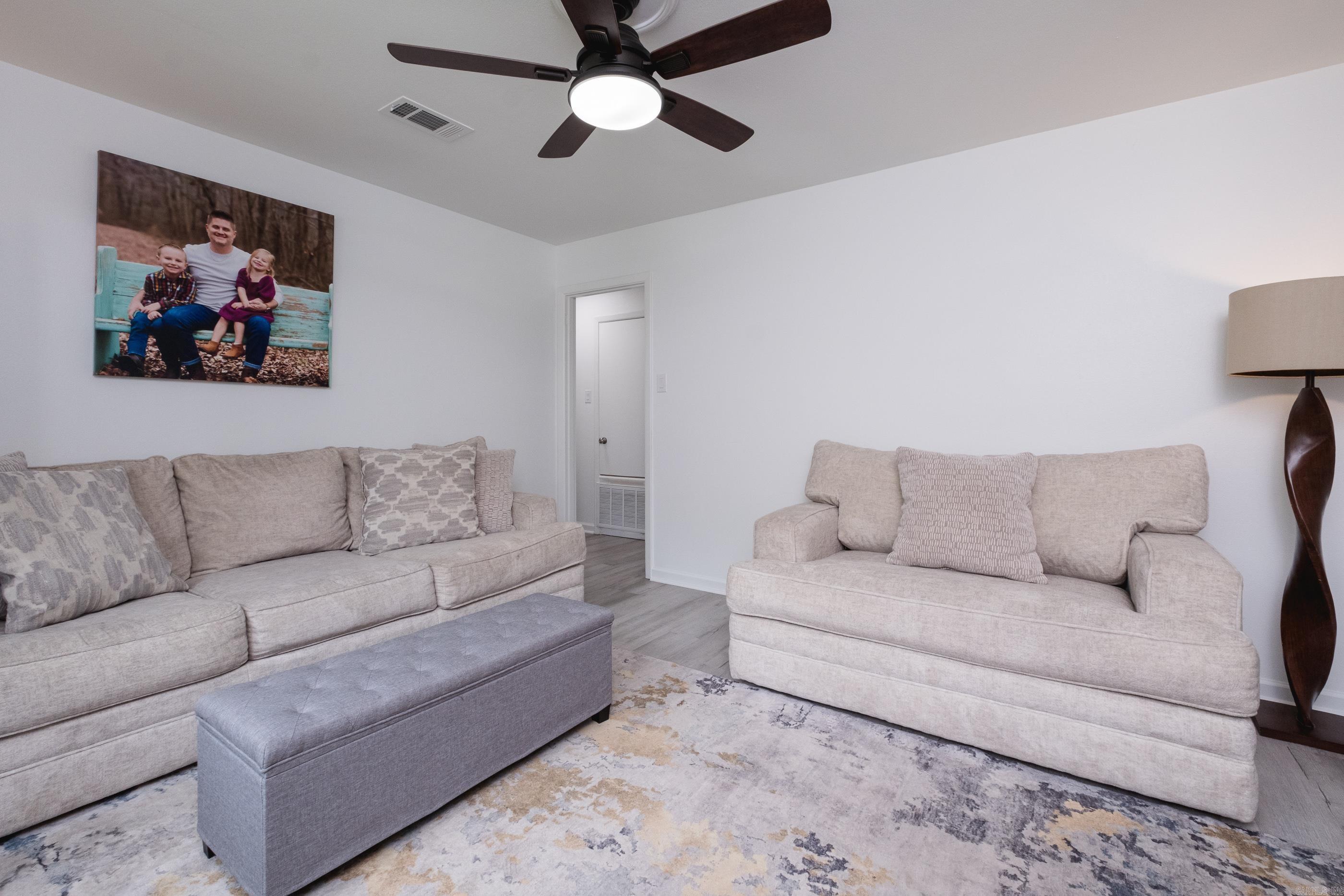 4605 N Cedar