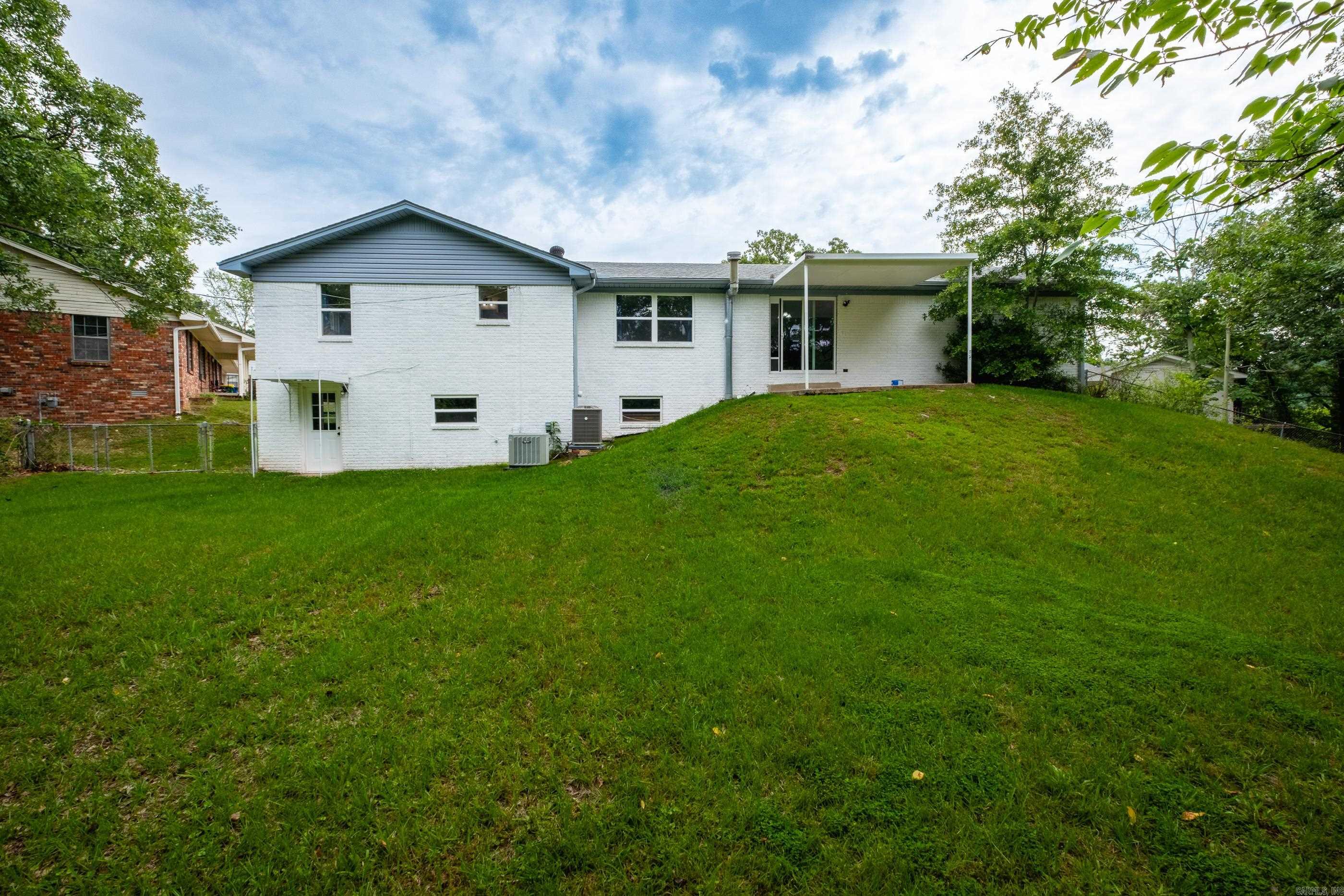 4605 N Cedar