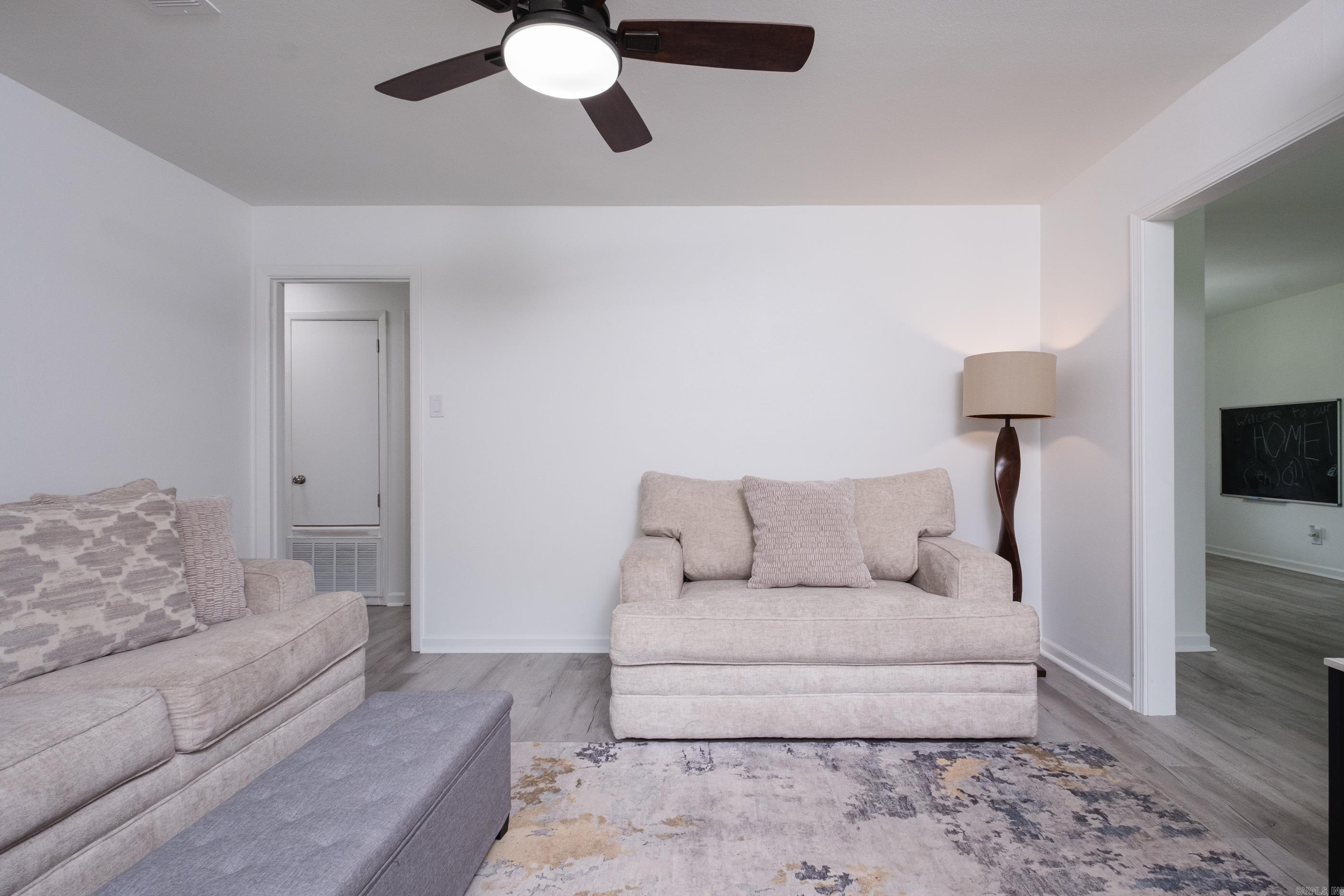 4605 N Cedar
